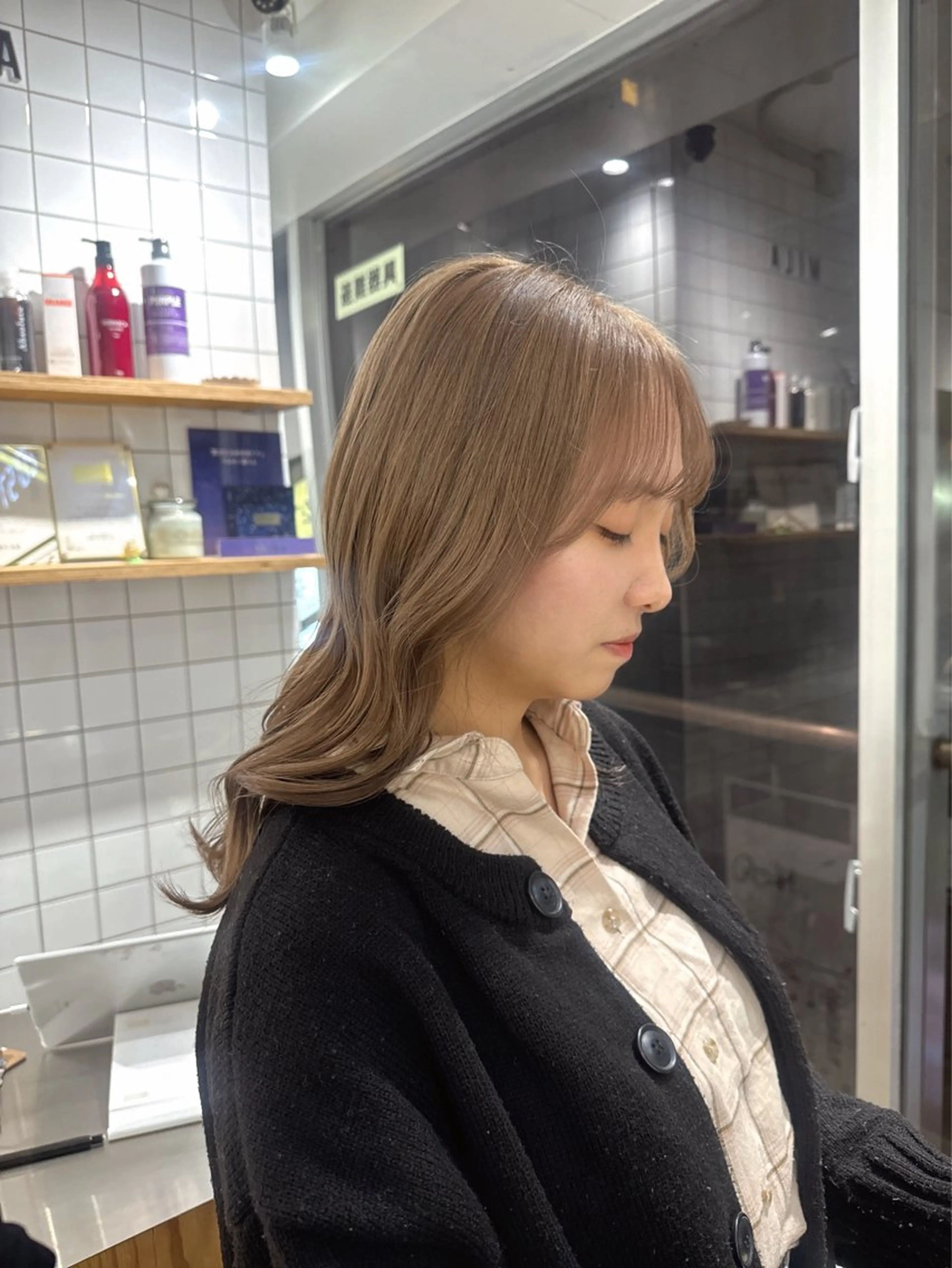 セミロング カラー ブリーチ ヘアカラー トリートメント 新宿 似合わせカラー HINAのヘアスタイル
