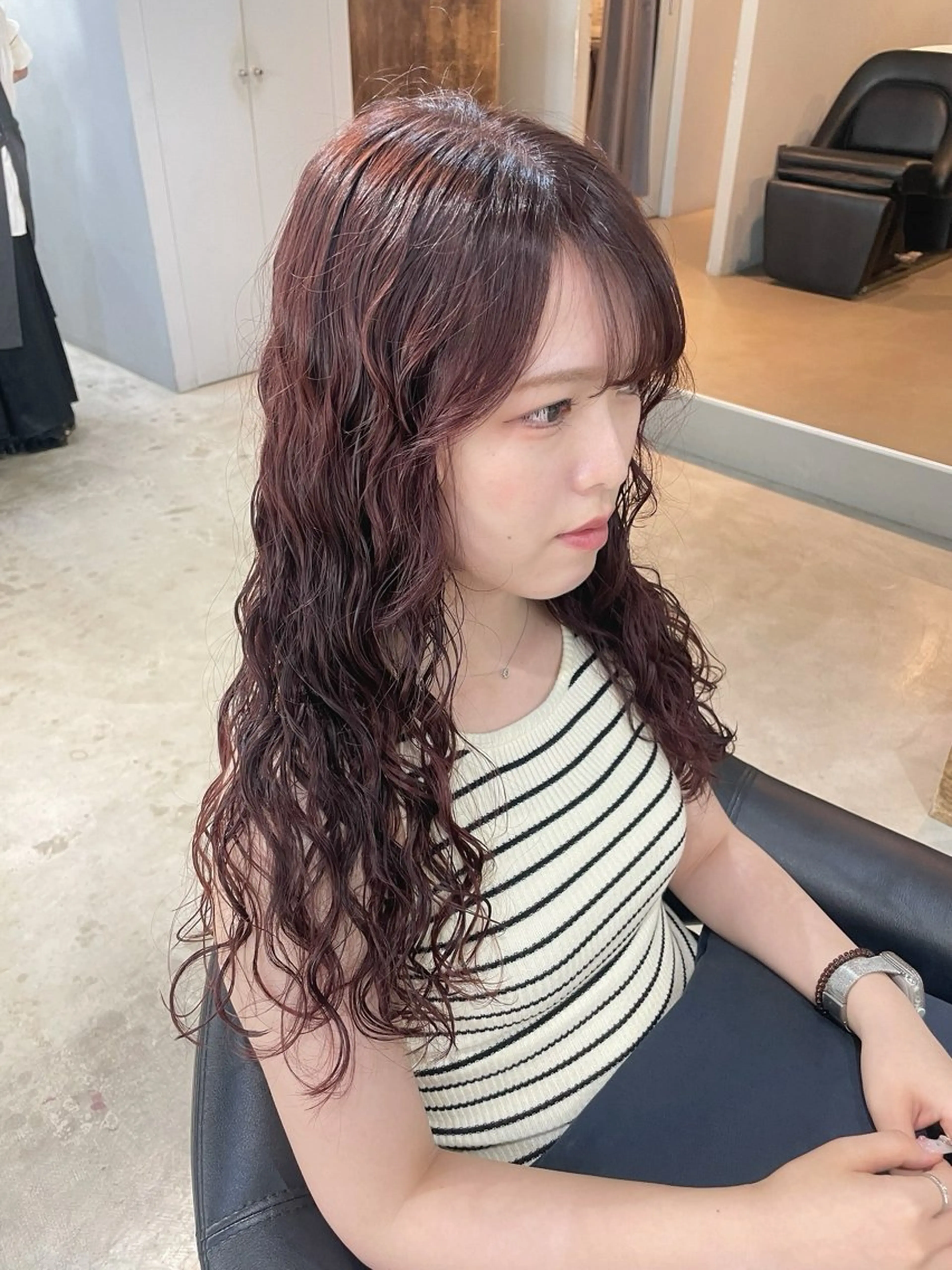 ロング カラー パーマ ロング カット ヘアカラー パーマ トリートメント 【arc】Ruri コテ巻き風パーマのヘアスタイル