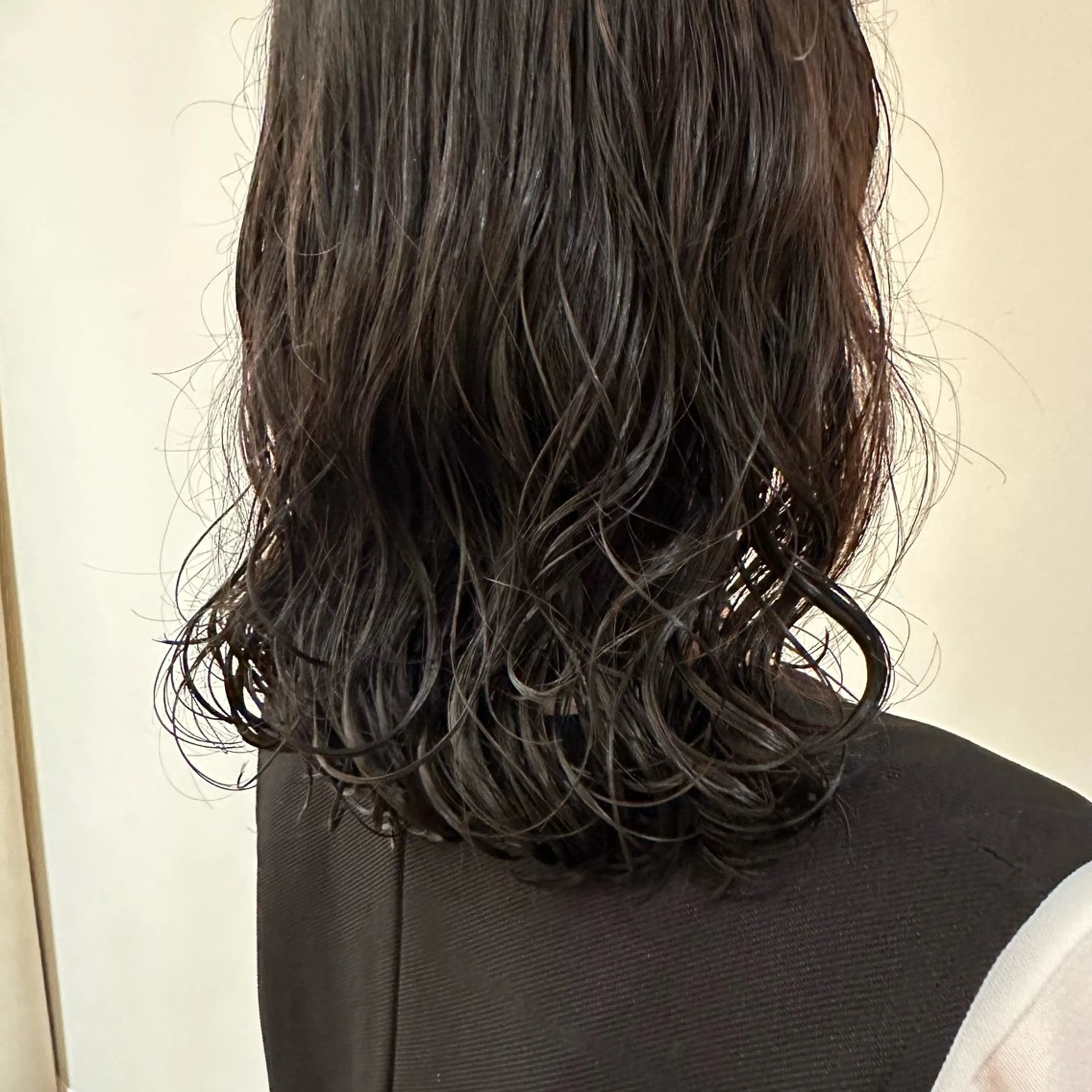ミディアム パーマ ヘアアレンジ ミディアムパーマ 飯島 美海のヘアスタイル