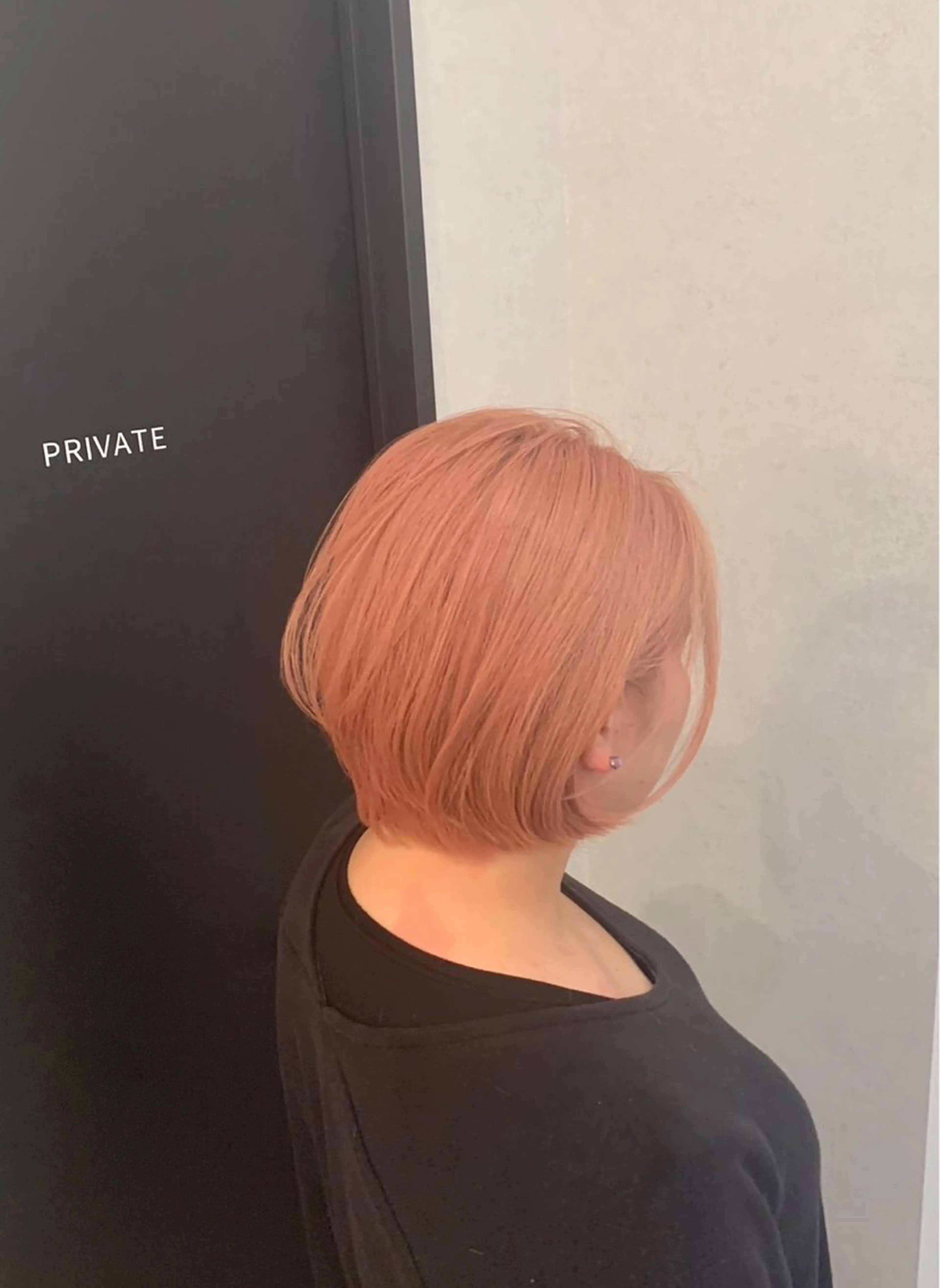 ショート カラー ベージュカラー ブリーチ ピンクカラー ピンクベージュ ボブ YOHA HAIR GARDEN所属・臼井 真人のヘアスタイル