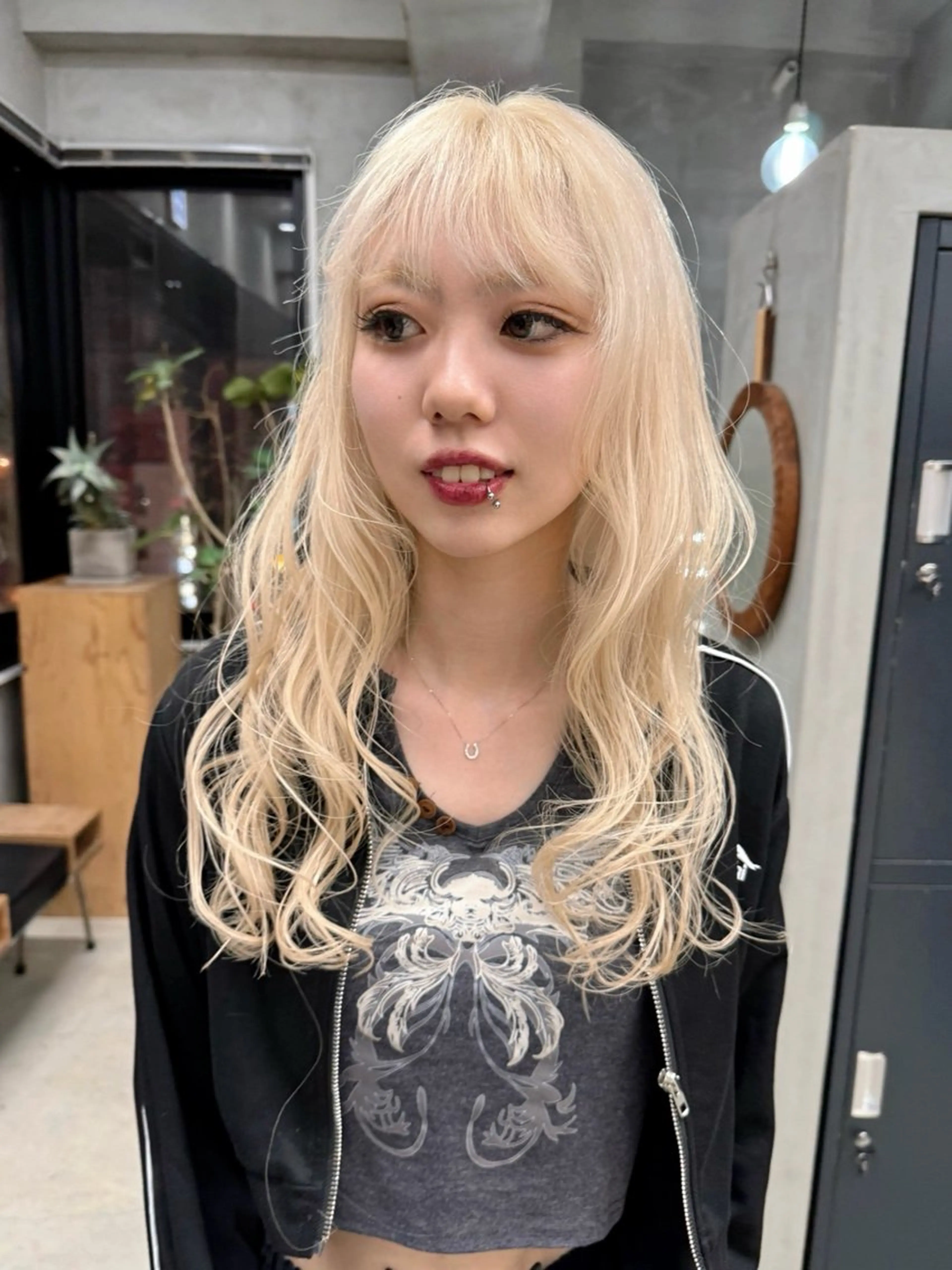 セミロング カラー ブロンド ホワイトブロンド カット ヘアカラー トリートメント ブリーチ/似合わせ カット🦕Kaitoのヘアスタイル