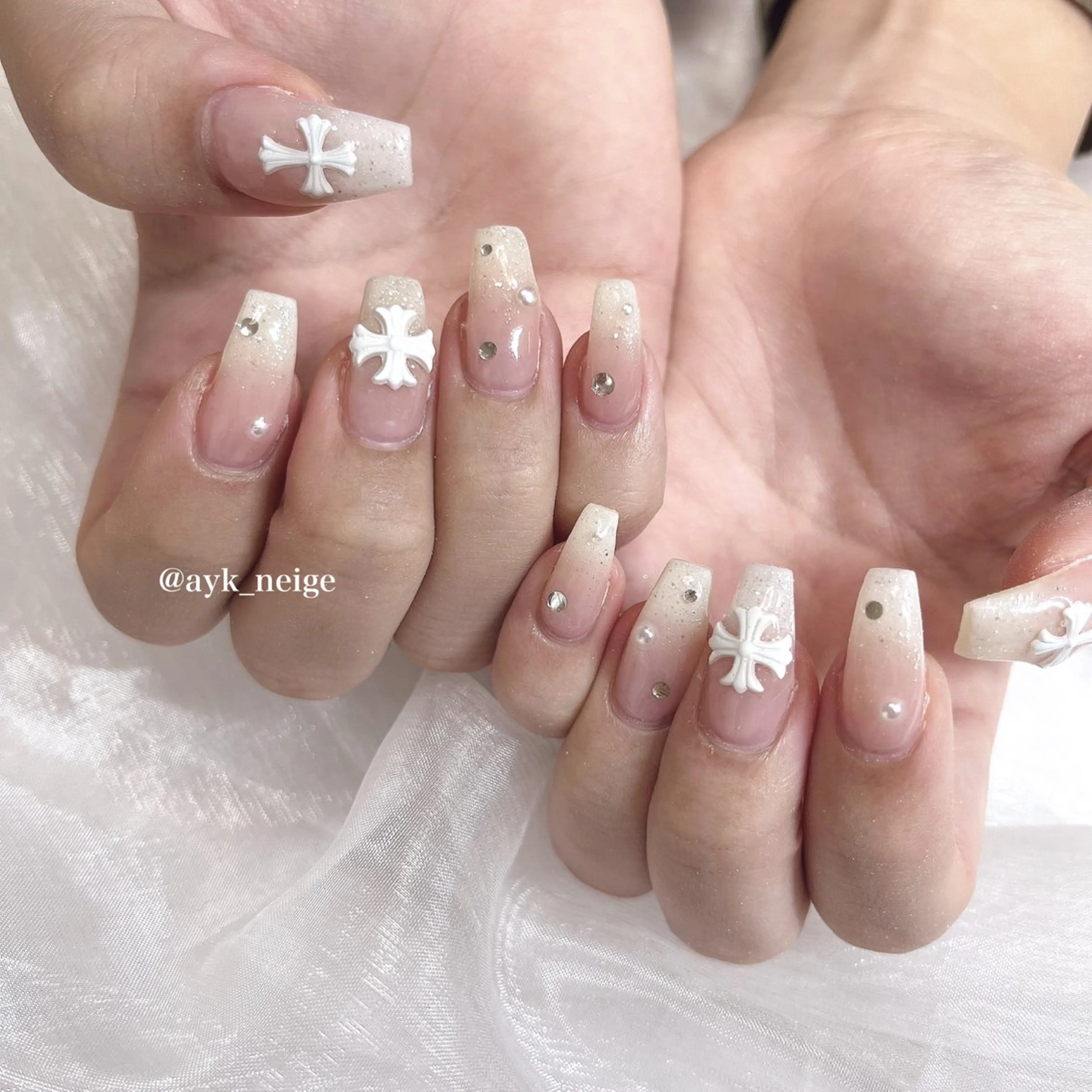 ネイル フットネイル キラキラネイル 韓国ネイル リボン n'eige nail所属・大谷 綾香のネイルデザイン