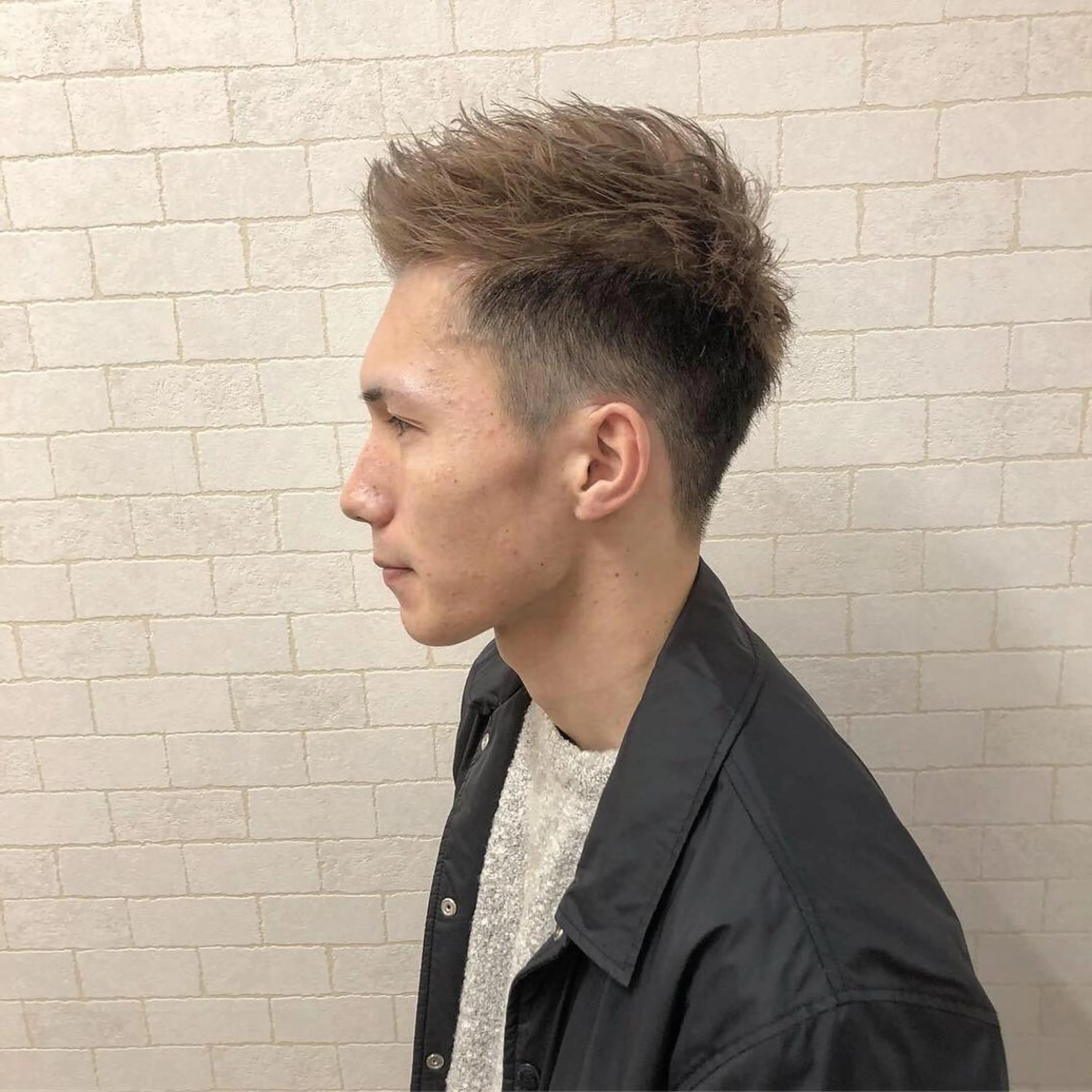 ショート カラー メンズ モヒカン ツーブロック ベージュカラー ダブルカラー 房川 尚人のヘアスタイル