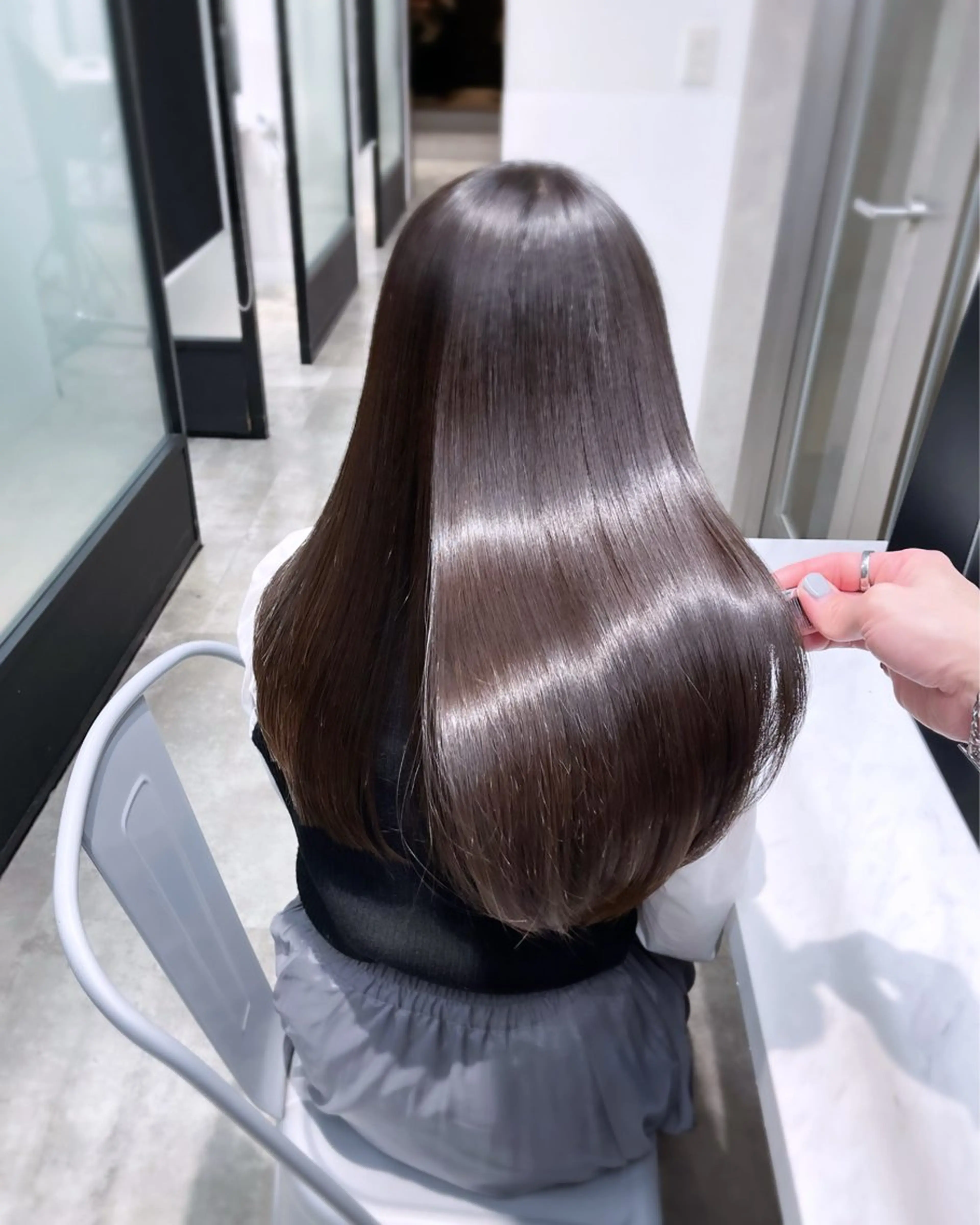 セミロング 髪質改善 カット ヘアカラー 縮毛矯正 トリートメント ヘッドスパ ヘアセット 韓国レイヤーカット 髪質改善▫️水野有真のヘアスタイル