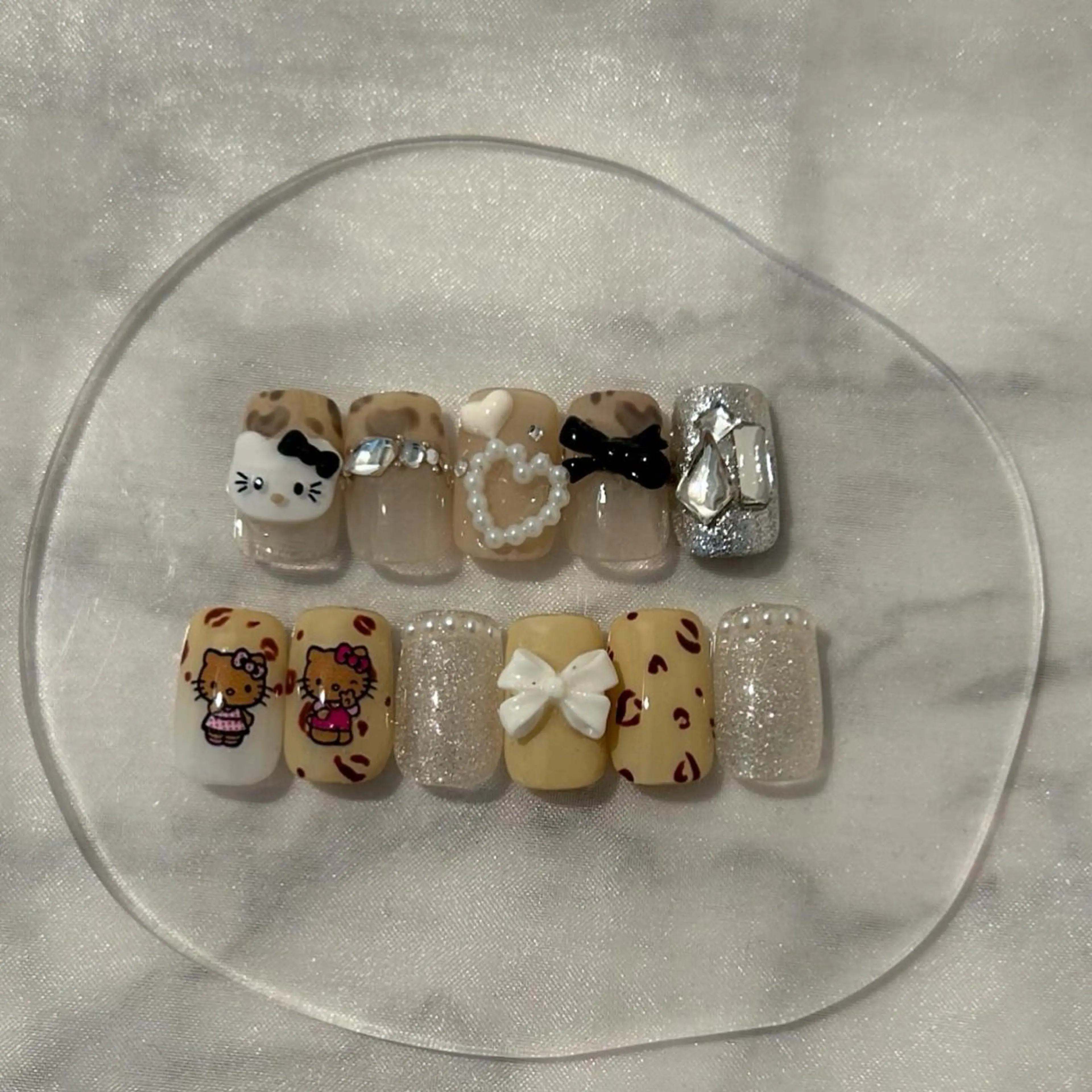 ネイル アニマル柄 成人式 フレンチネイル ガーリー キラキラネイル ハンドネイル ハンドケア lyly.nail所属・lylynail YUUKAのネイルデザイン