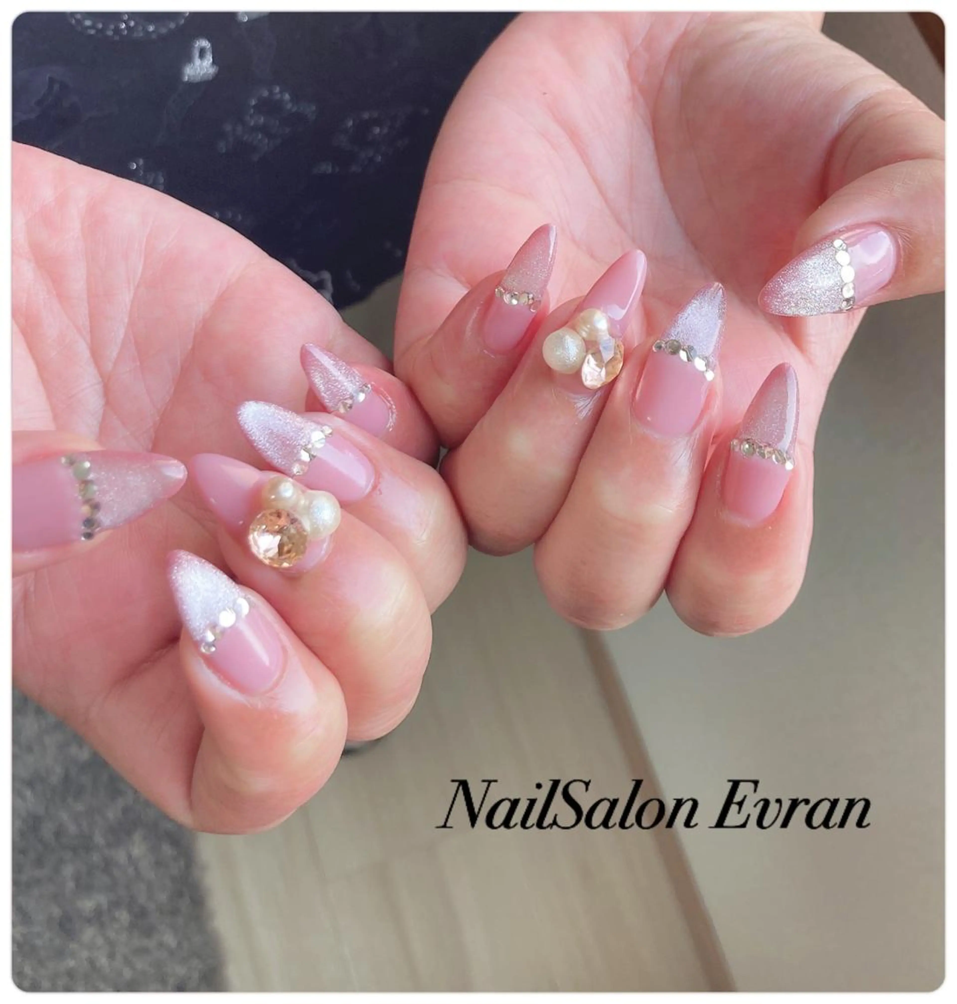 ネイル アートネイル フレンチネイル マグネットネイル 持ち込み ニュアンスネイル Nail salon Evranのネイルデザイン