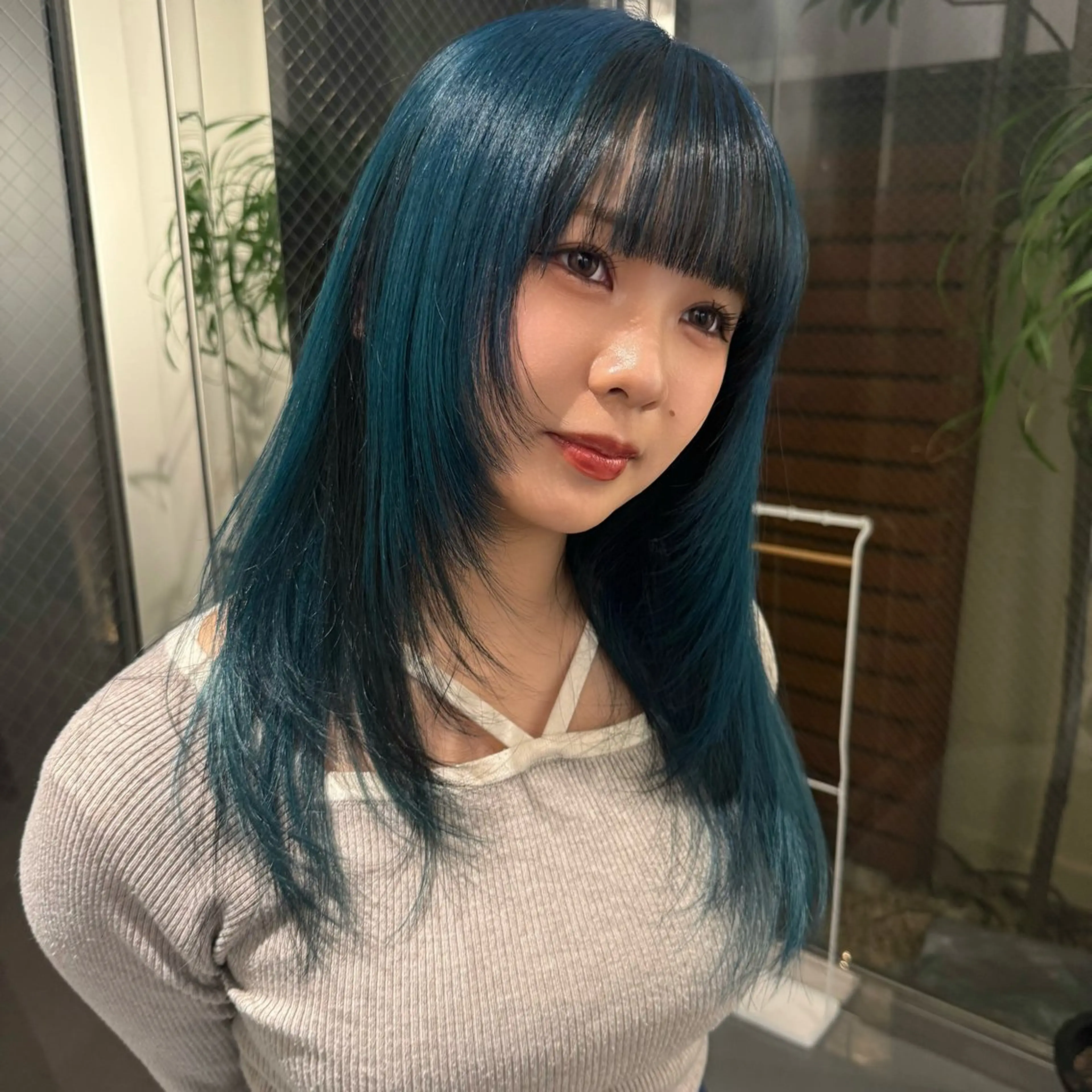 ロング カラー 黒髪 ブルーカラー デザインカラー ダブルカラー インナーカラー カット ヘアカラー トリートメント Mizobe misakiのヘアスタイル