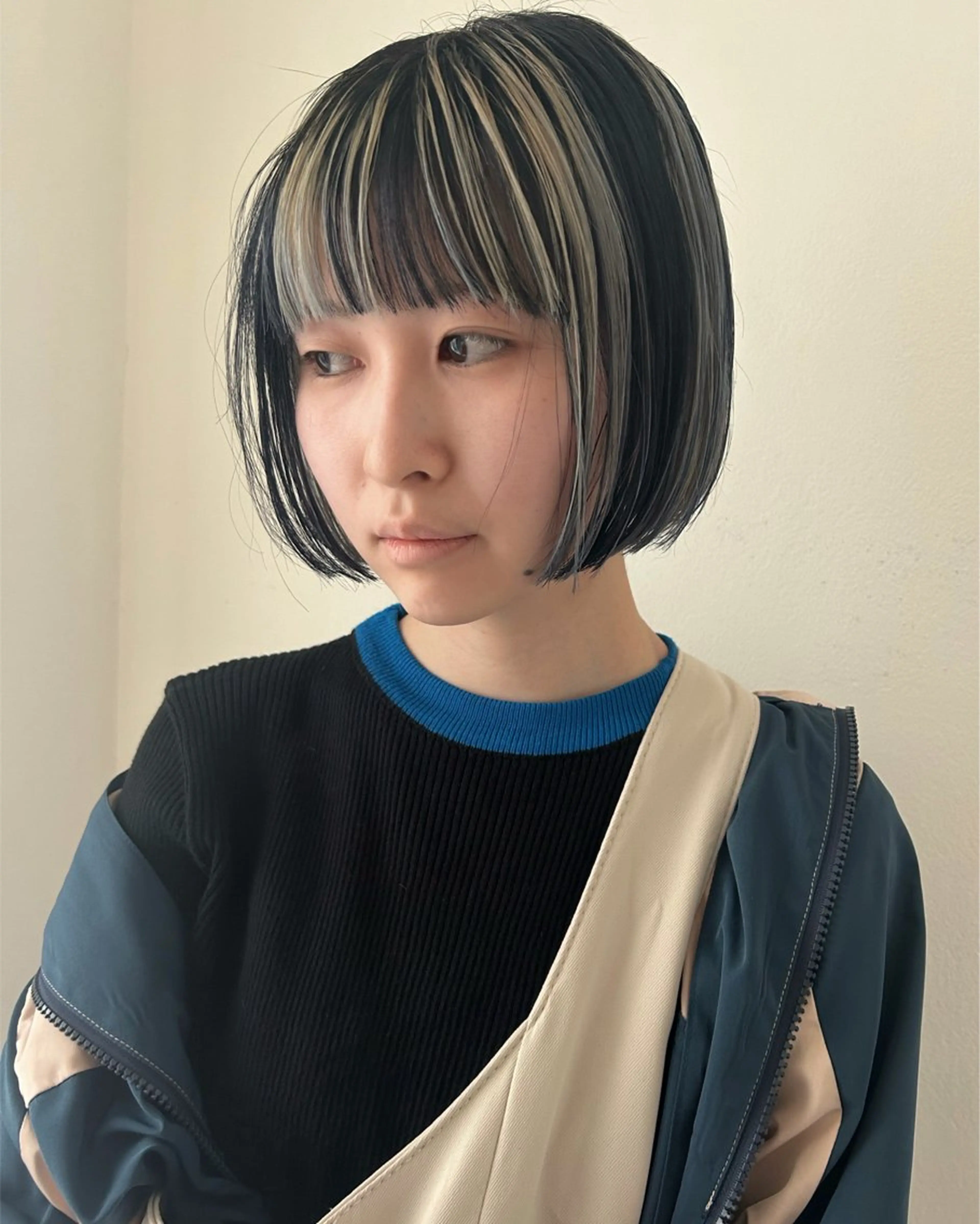 ショート カラー ハイライトカラー ボブ ハイライト カット ヘアカラー トリートメント Loom.所属・村上雅人 ナチュラルモードのヘアスタイル