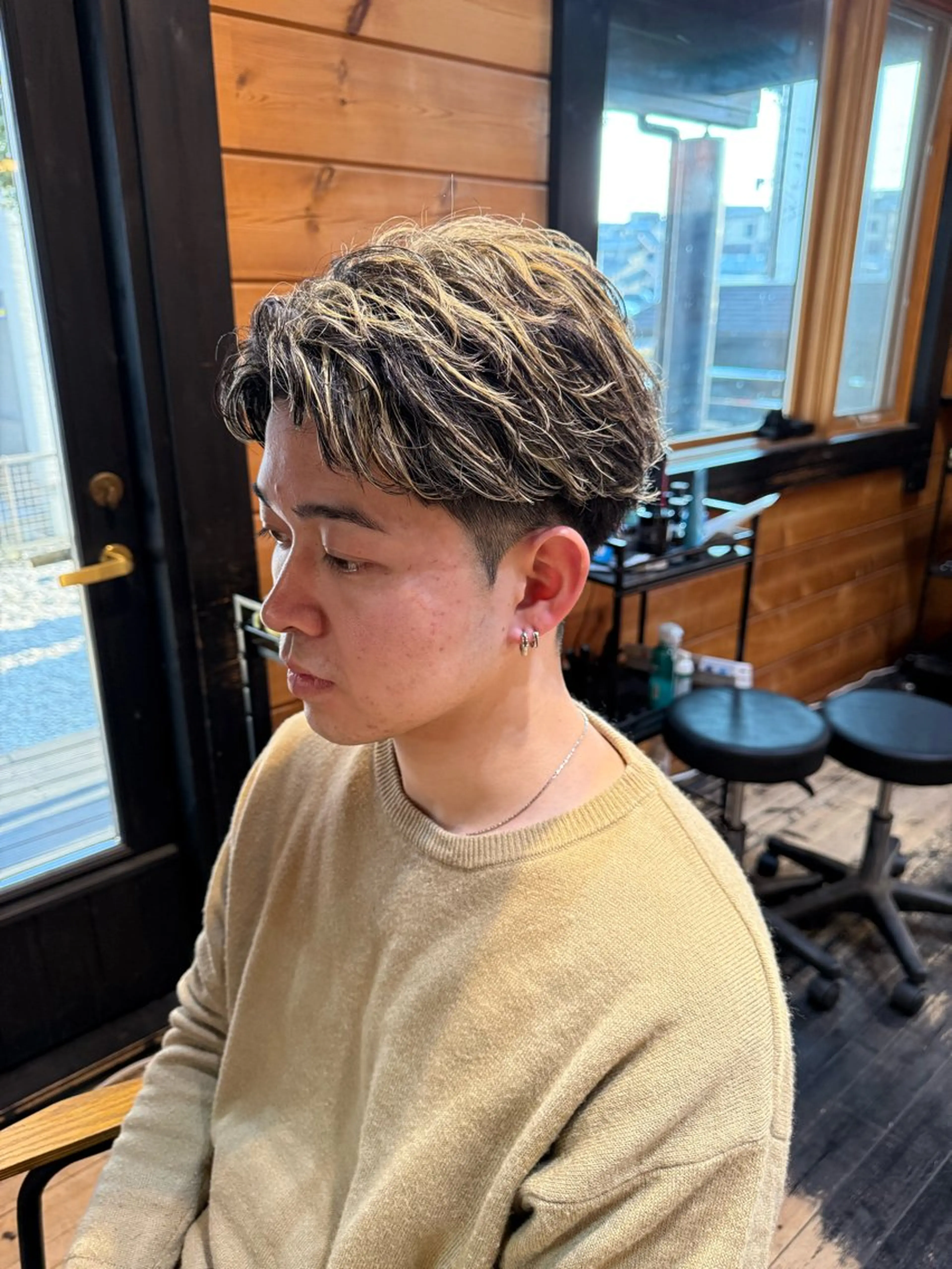 ショート メンズ メンズハイライト ハイライト ショートヘア 古賀 雄大のヘアスタイル
