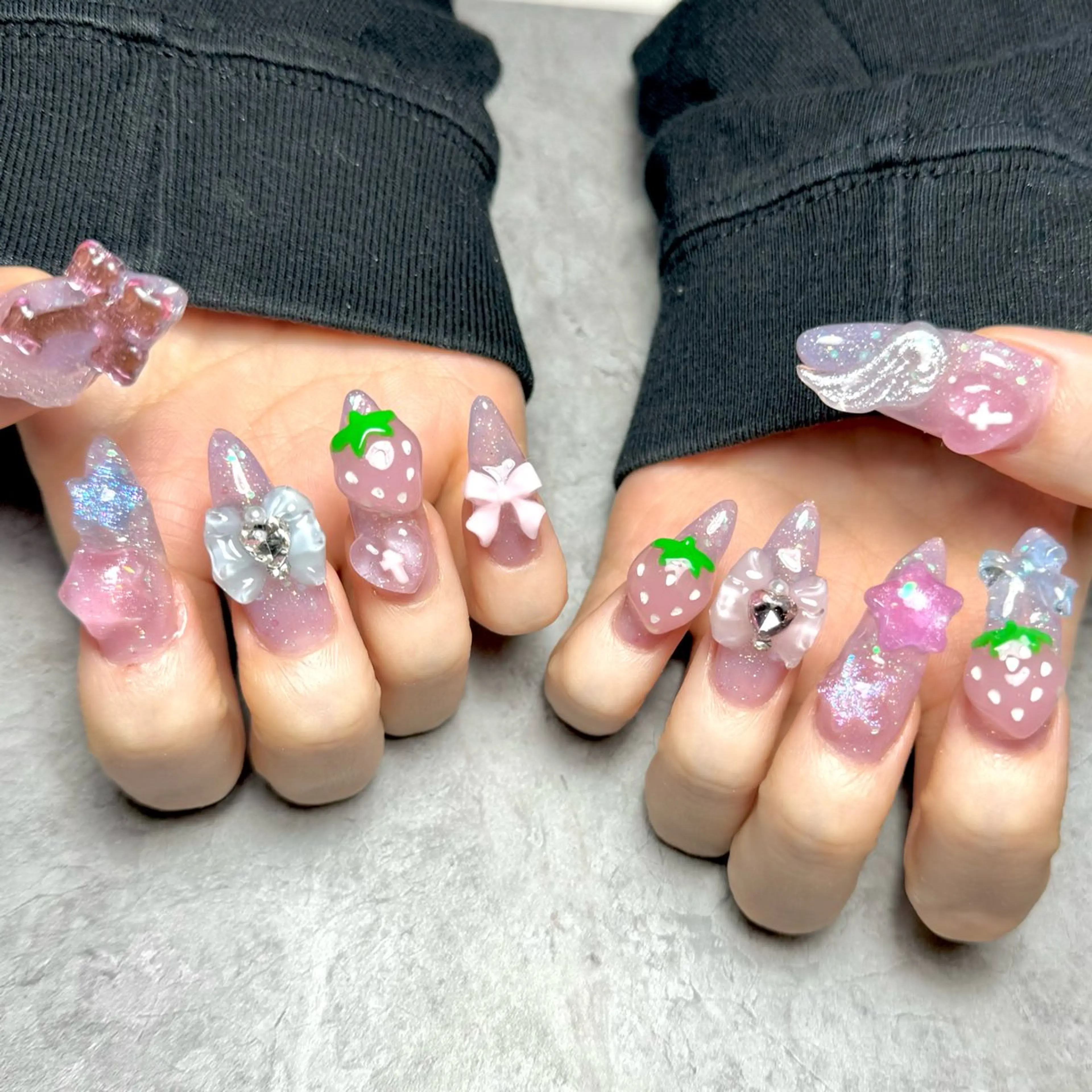 ネイル キラキラネイル リボン 夏ネイル ハンドネイル Nail Salon Lillion【リリオン】所属・lillion karenのネイルデザイン