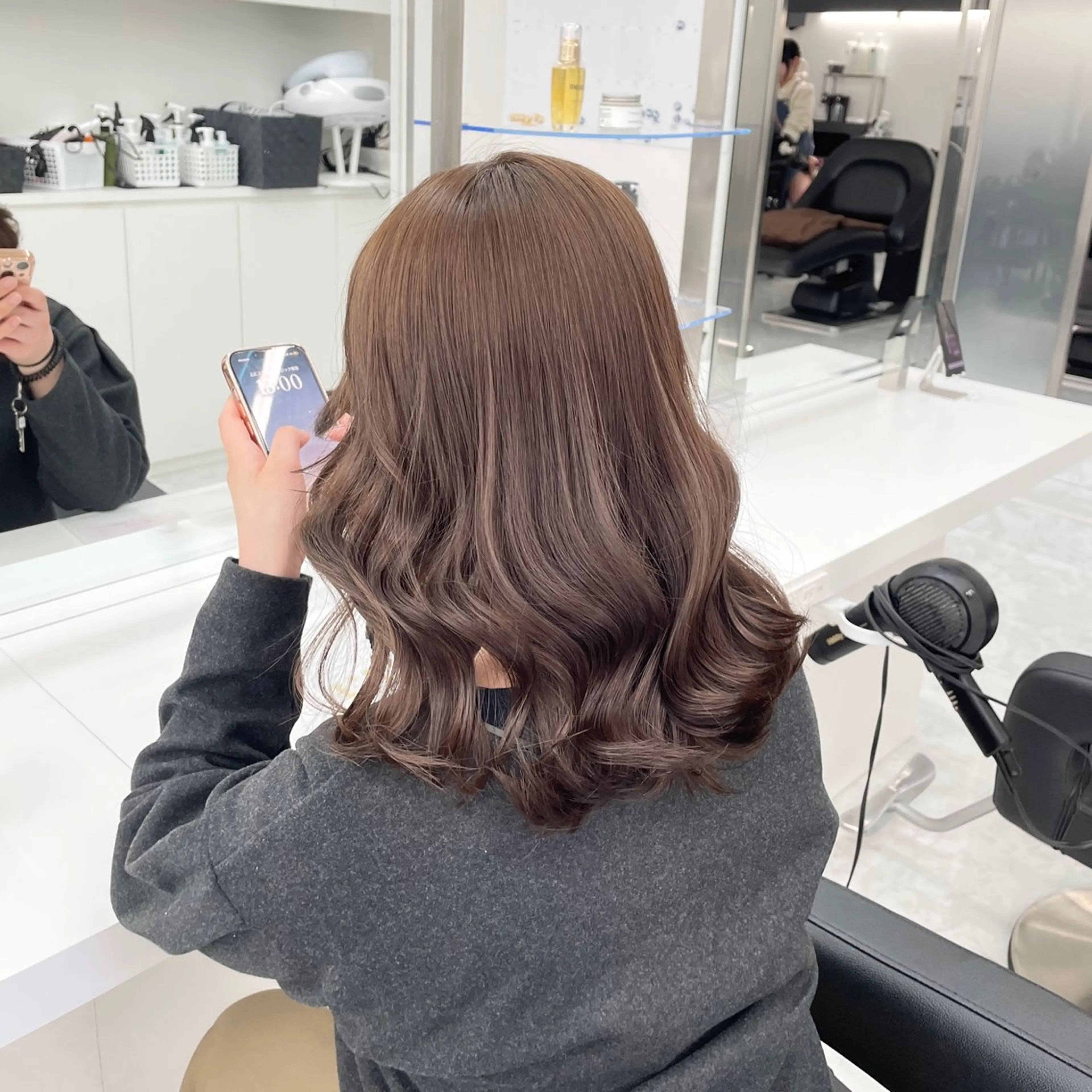 ロング ヘアカラー 大人上品🤍明るめ ベージュ🤍REOのヘアスタイル