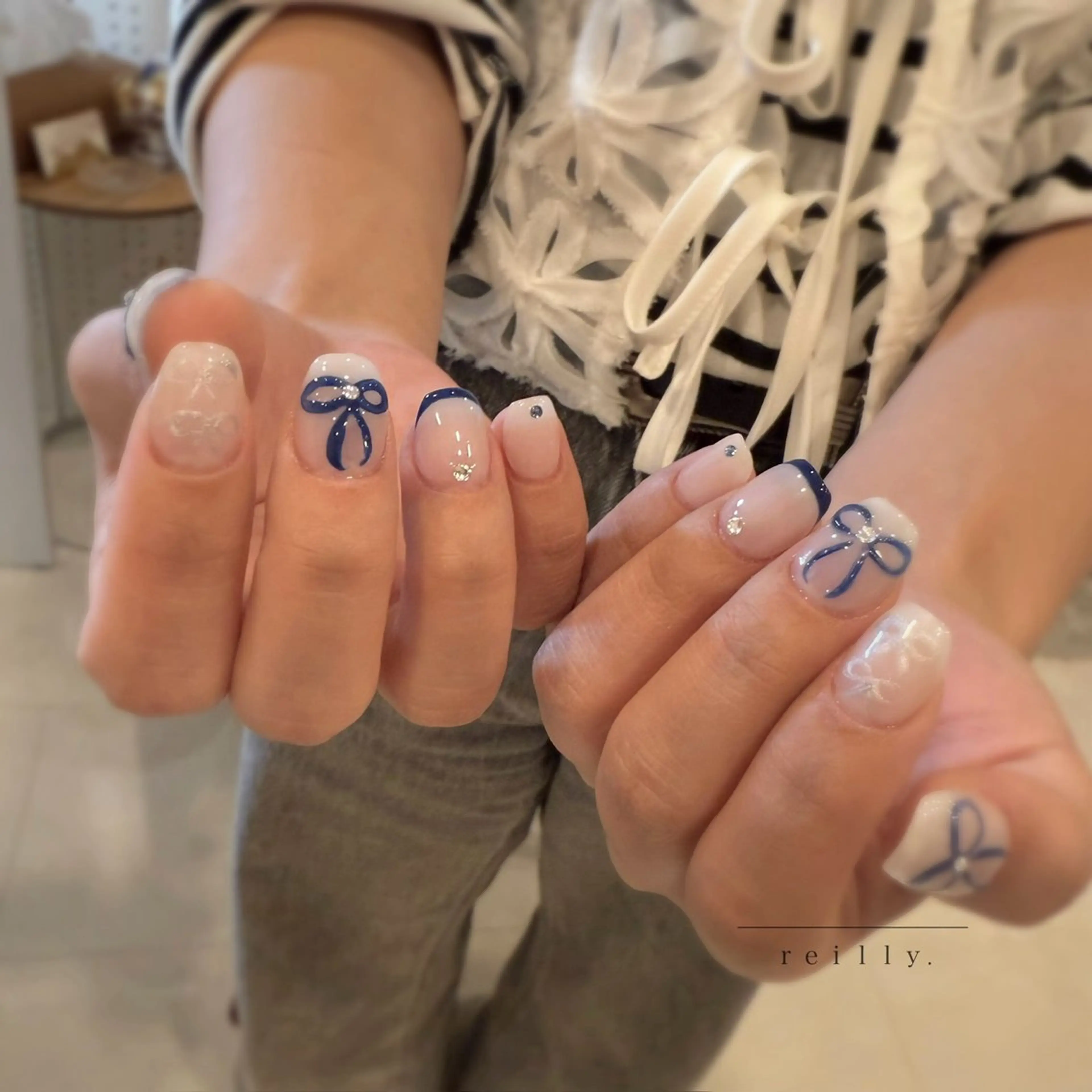 ネイル ジェルネイル ニュアンスネイル オフィスネイル ぷっくりネイル リボン ハンドネイル REILLY nail所属・みさき Reillynailのネイルデザイン