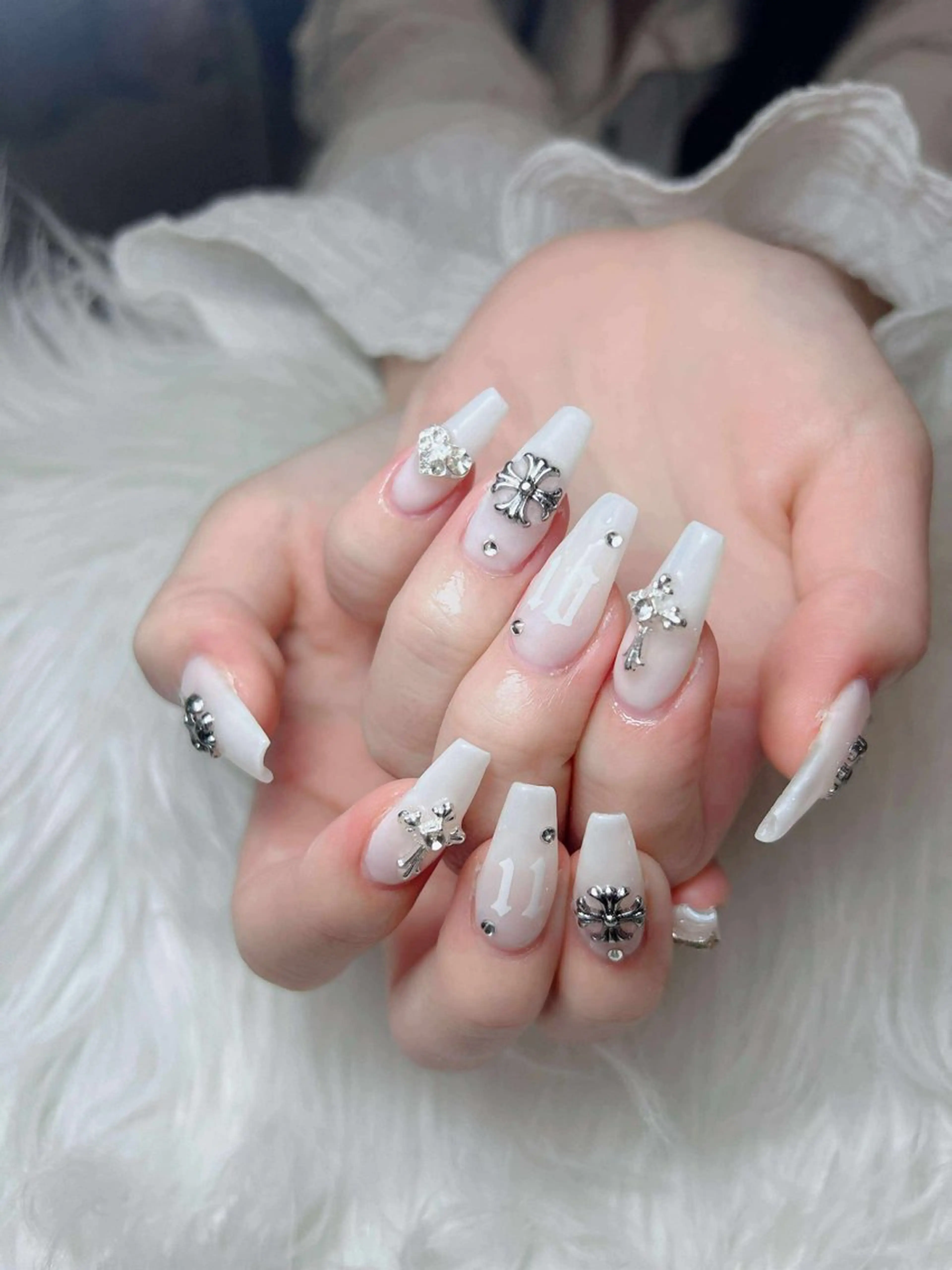 ネイル オーロラネイル チークネイル フットネイル フレンチネイル 韓国ネイル ハンドネイル Lumi Nail 新大久保3‘のネイルデザイン