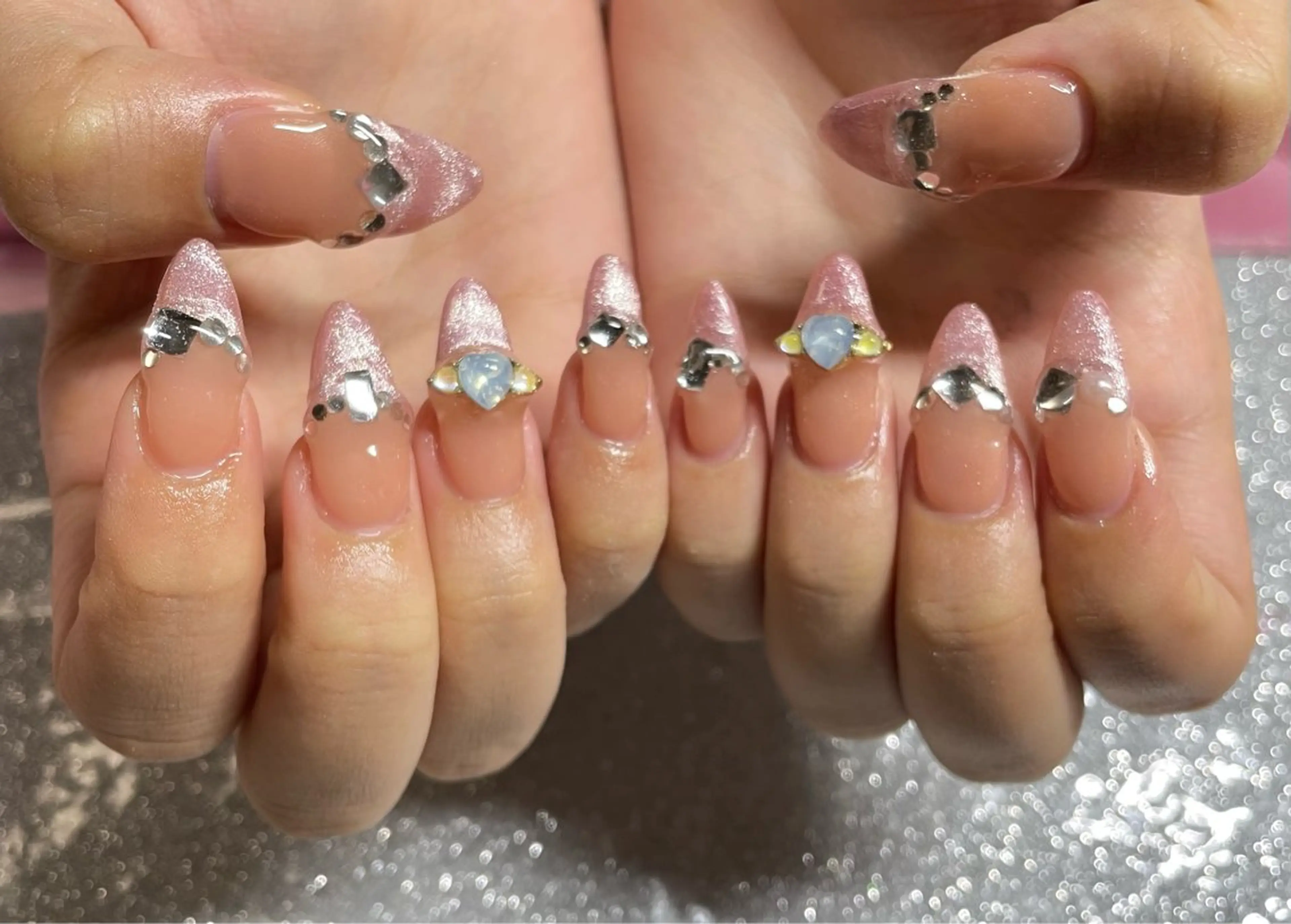 ネイル ハンドネイル VIERU 🌈🎀💖のネイルデザイン