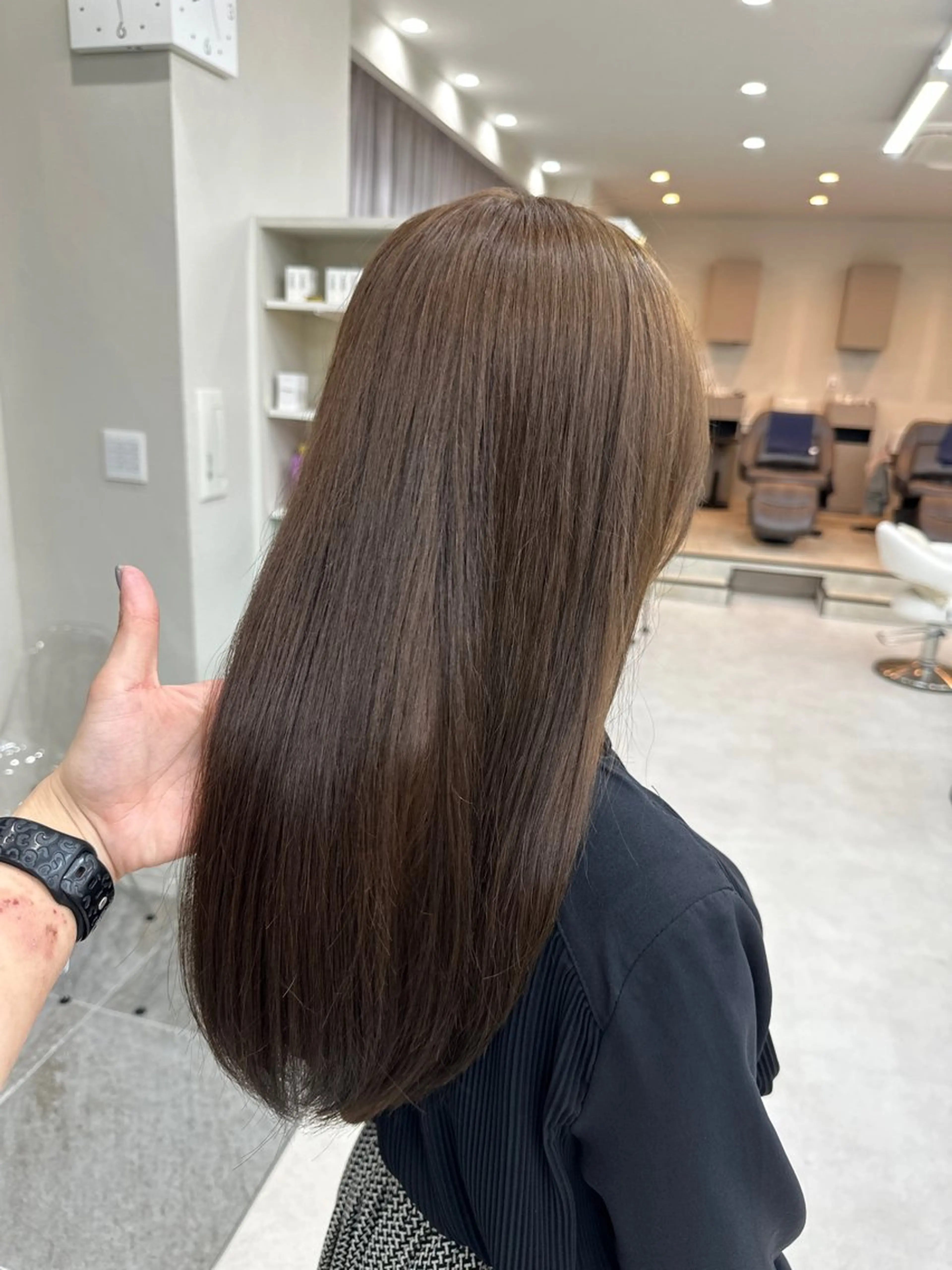 ロング カラー ベージュカラー オリーブカラー ヘアカラー Aura所属・丸山 心 / 艶カラーのヘアスタイル