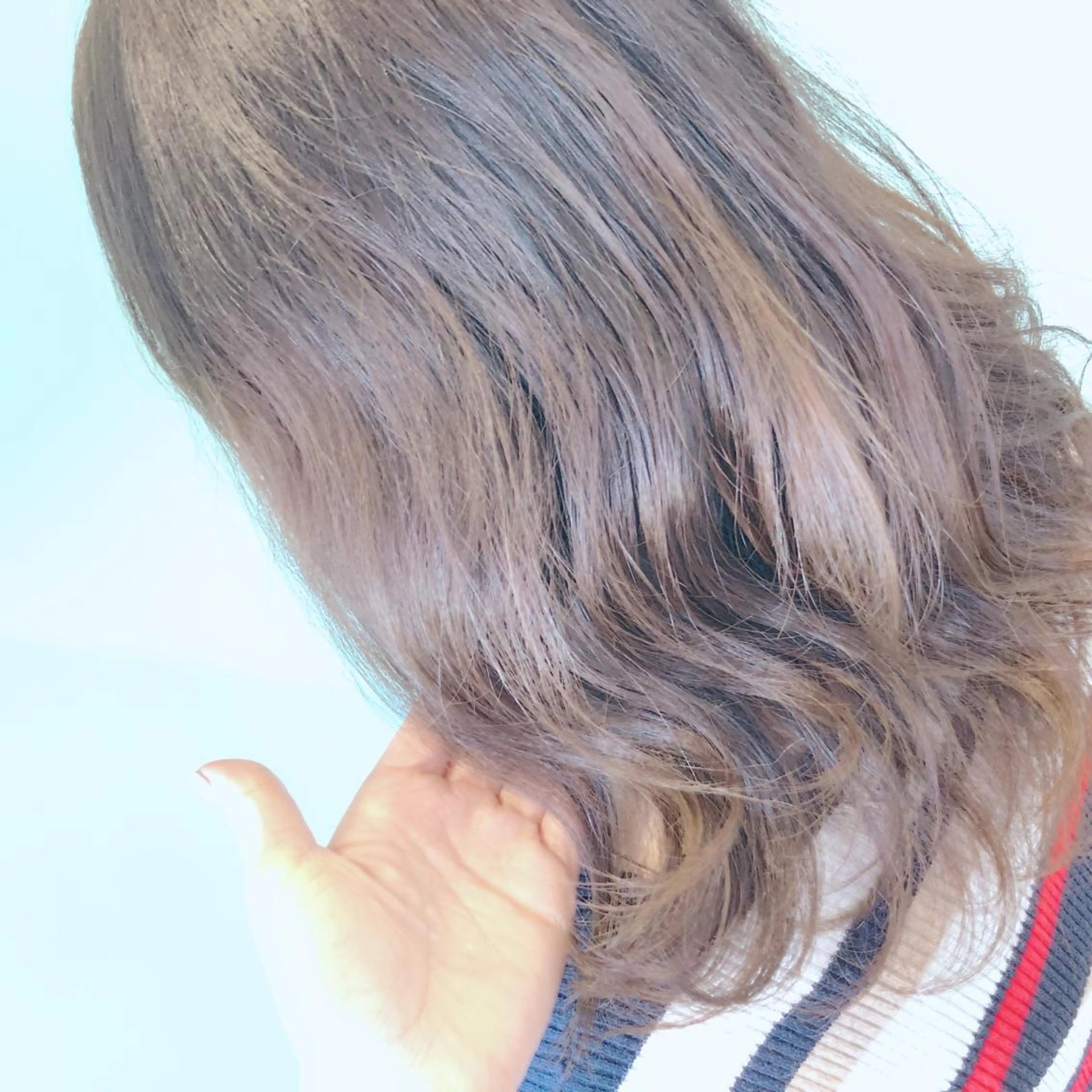 ミディアム カラー ヘアアレンジ アッシュ ベージュカラー たかはし まいのネイルデザイン