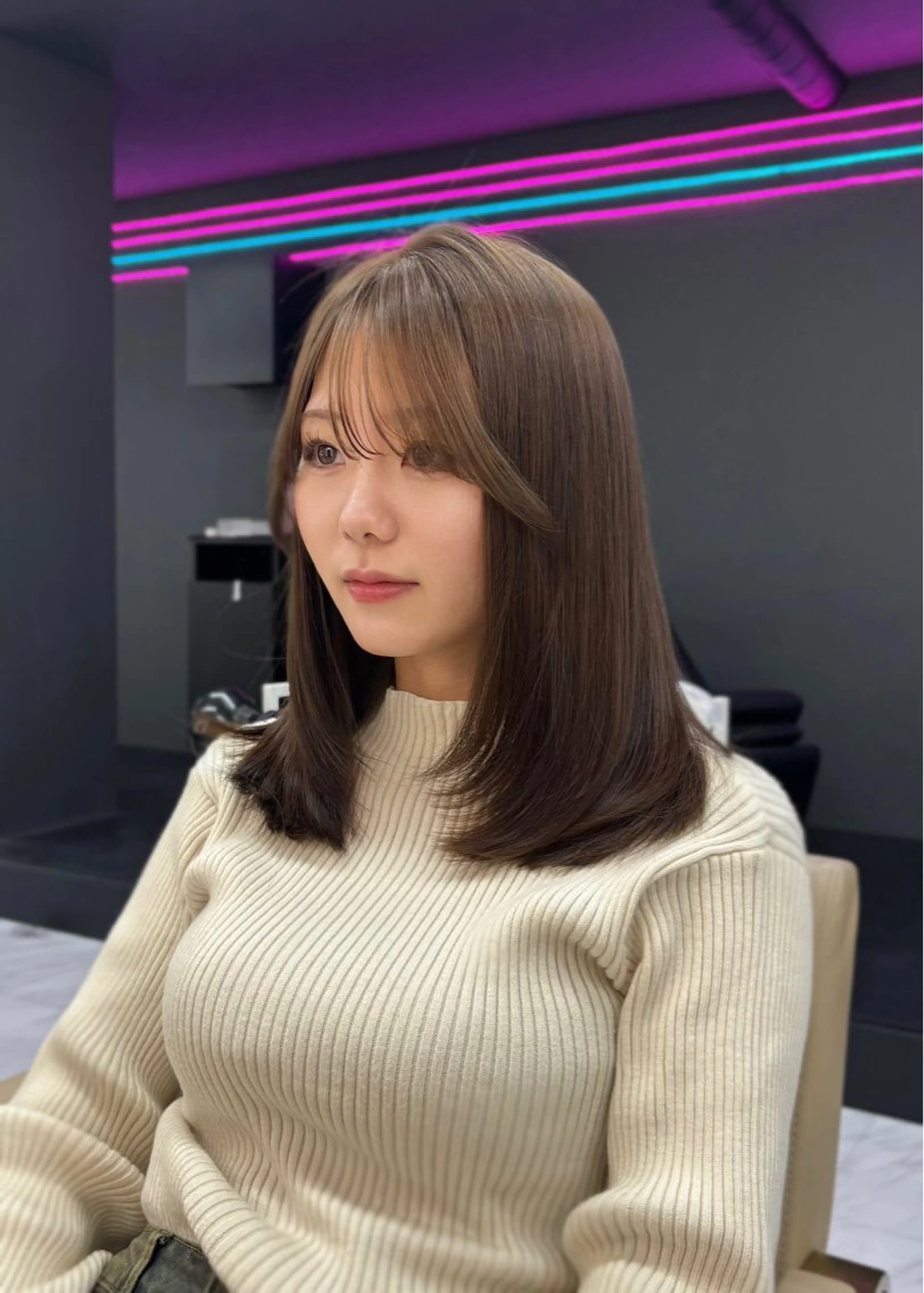 セミロング カラー ブリーチ ブリーチなしカラー 岡山 愛のヘアスタイル