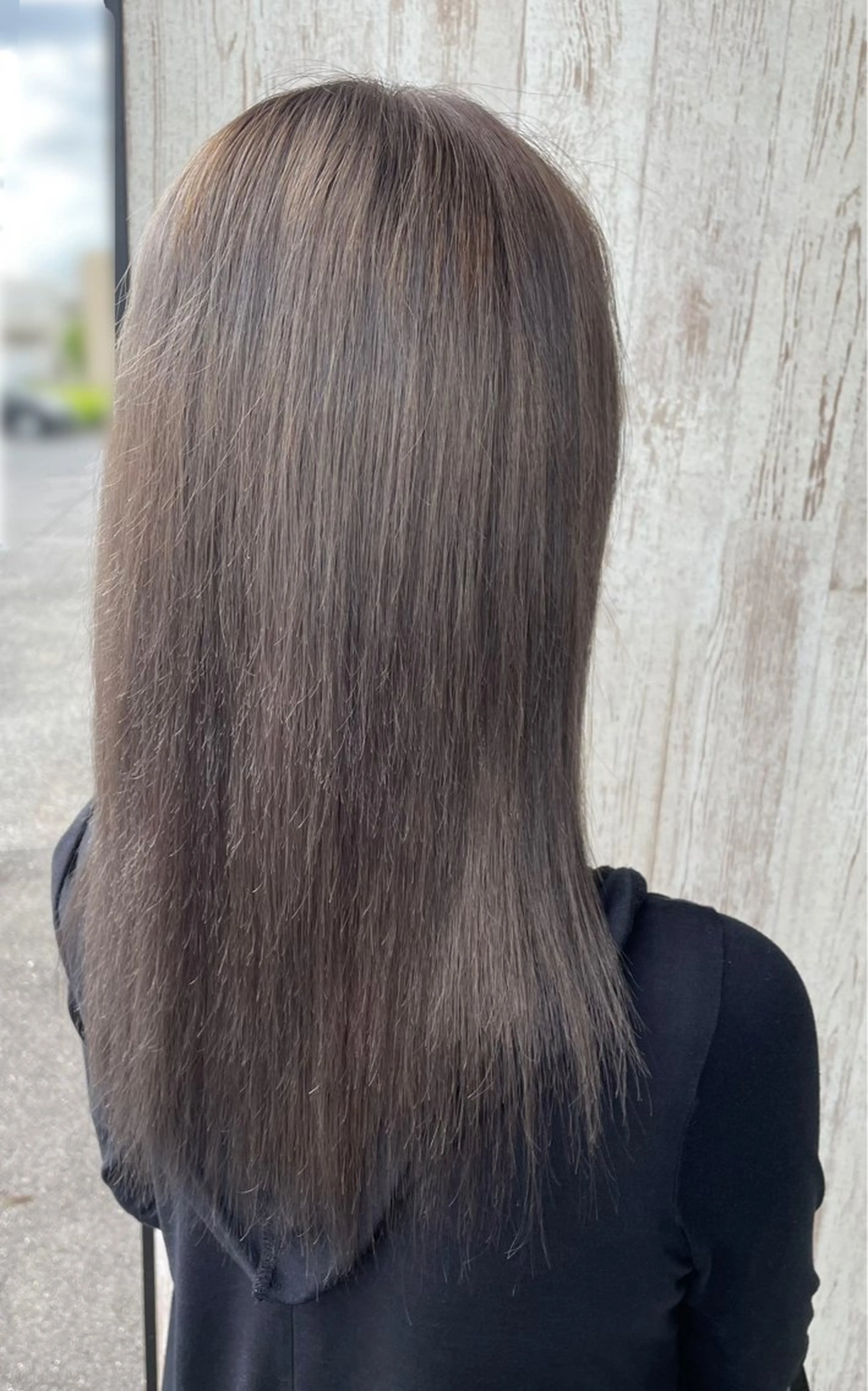 カラー 岡村 真子のヘアスタイル