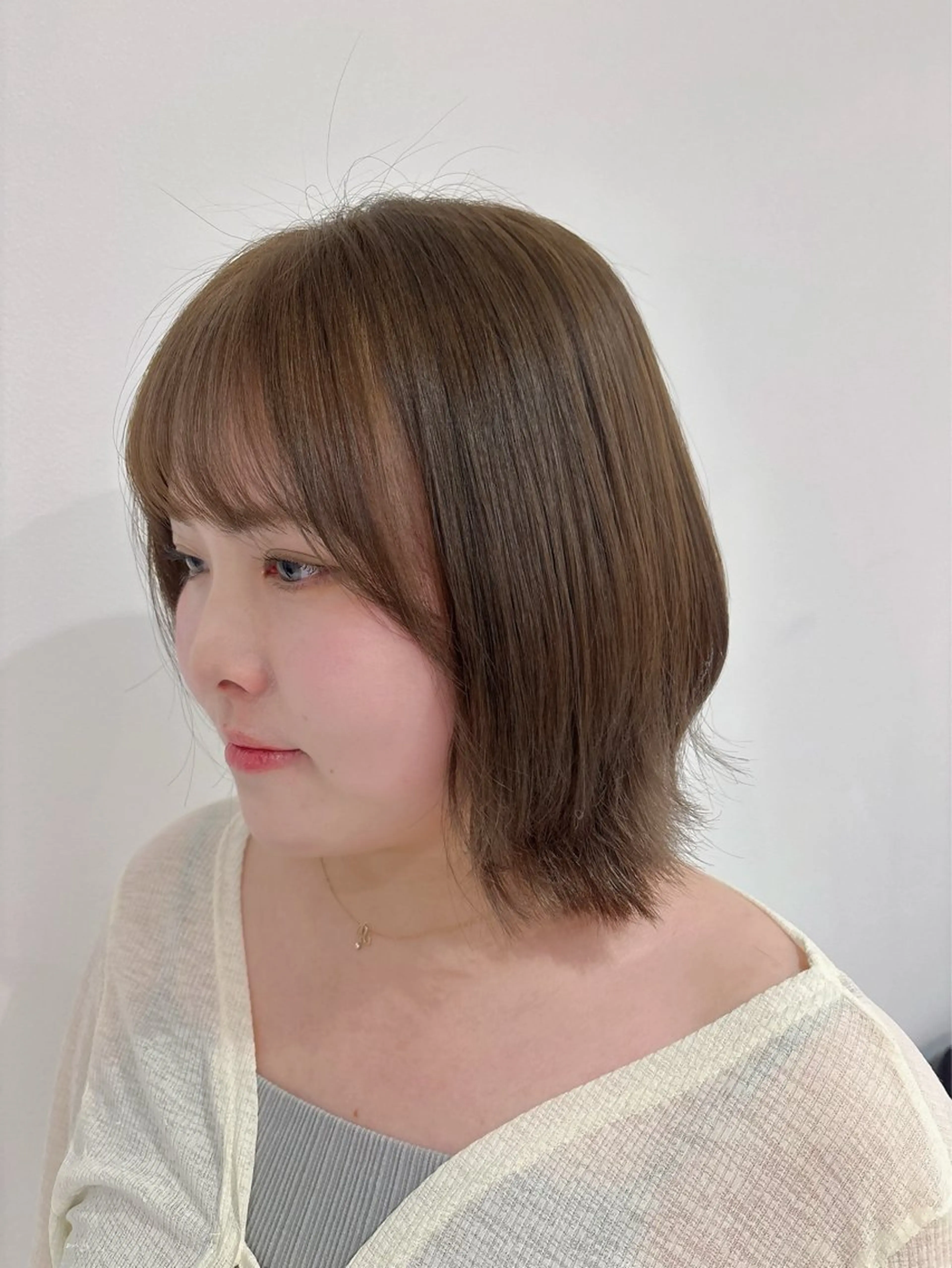 ミディアム カラー ベージュカラー ブリーチ ブラウンカラー ケアブリーチ カシス ヘアカラー トリートメント 艶感×抜け感hair /ReLit 正源のヘアスタイル