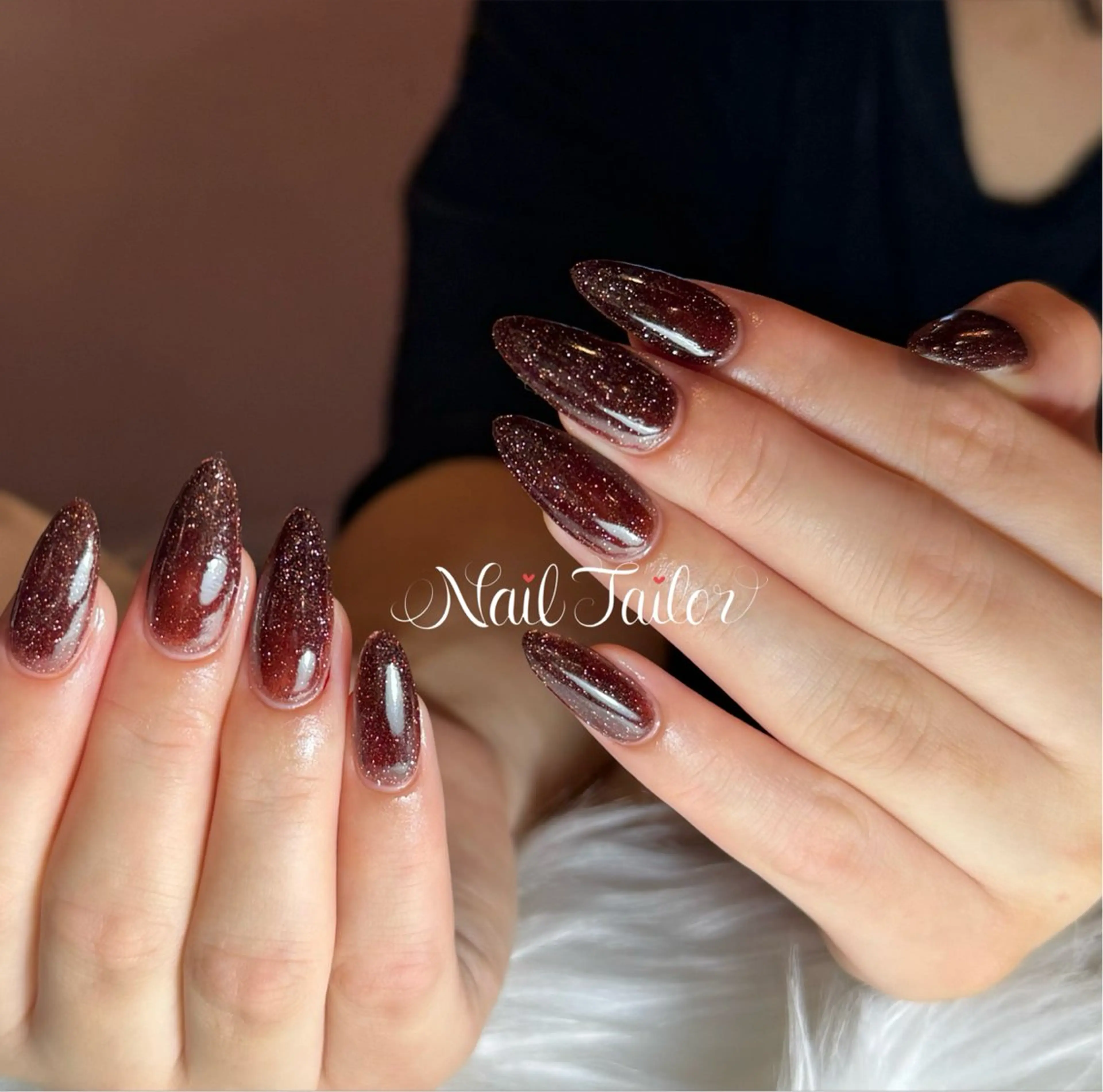 ネイル ブラウン 長さ出し フラッシュネイル キラキラネイル ラメ(グリッター) 〜Nail Tailor〜 ネイルテイラー所属・NailTailor ネイルテイラーのネイルデザイン
