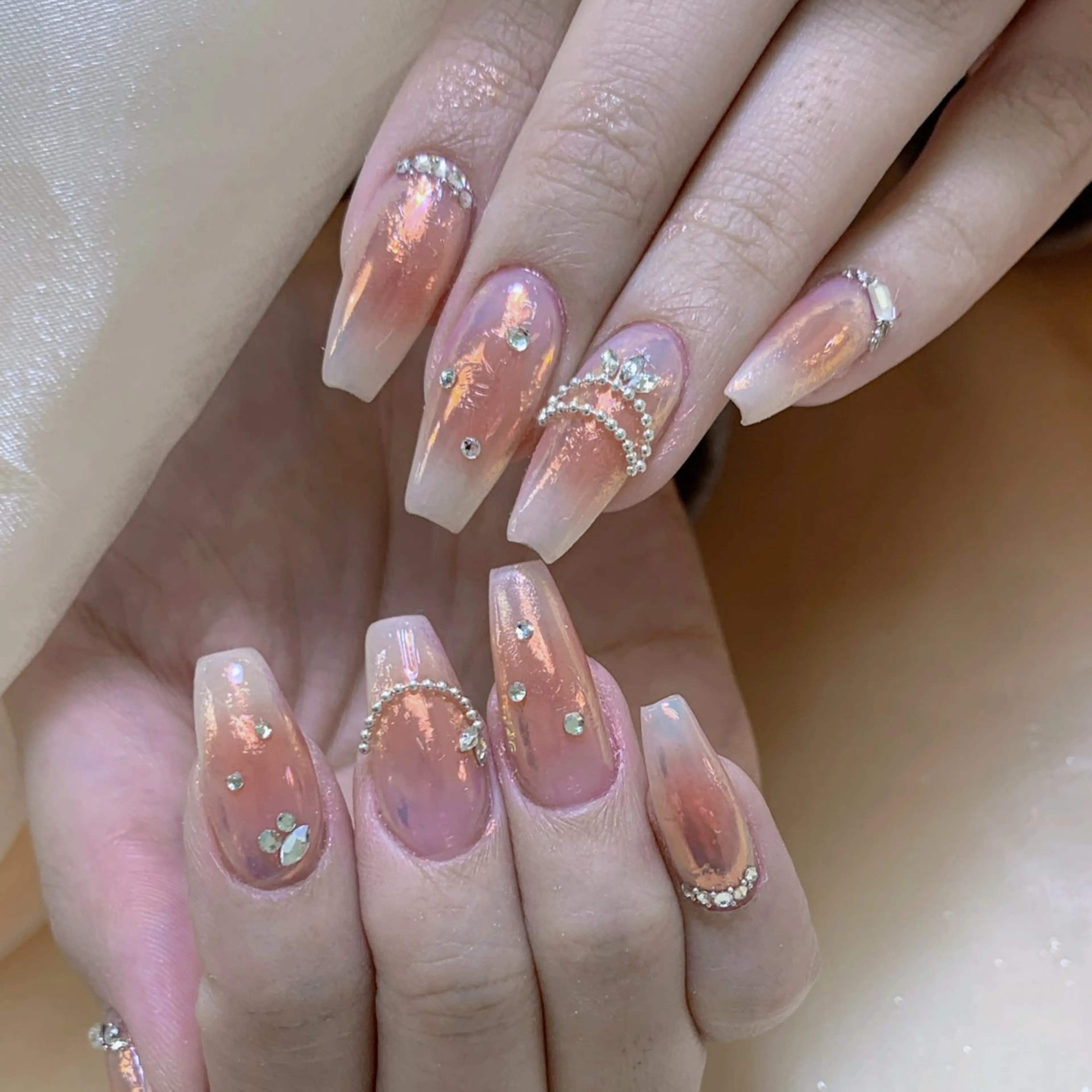 ネイル チークネイル ガーリー キラキラネイル 韓国ネイル ミラーネイル ハンドネイル NailPrincess所属・princess スカルプ専門店のネイルデザイン