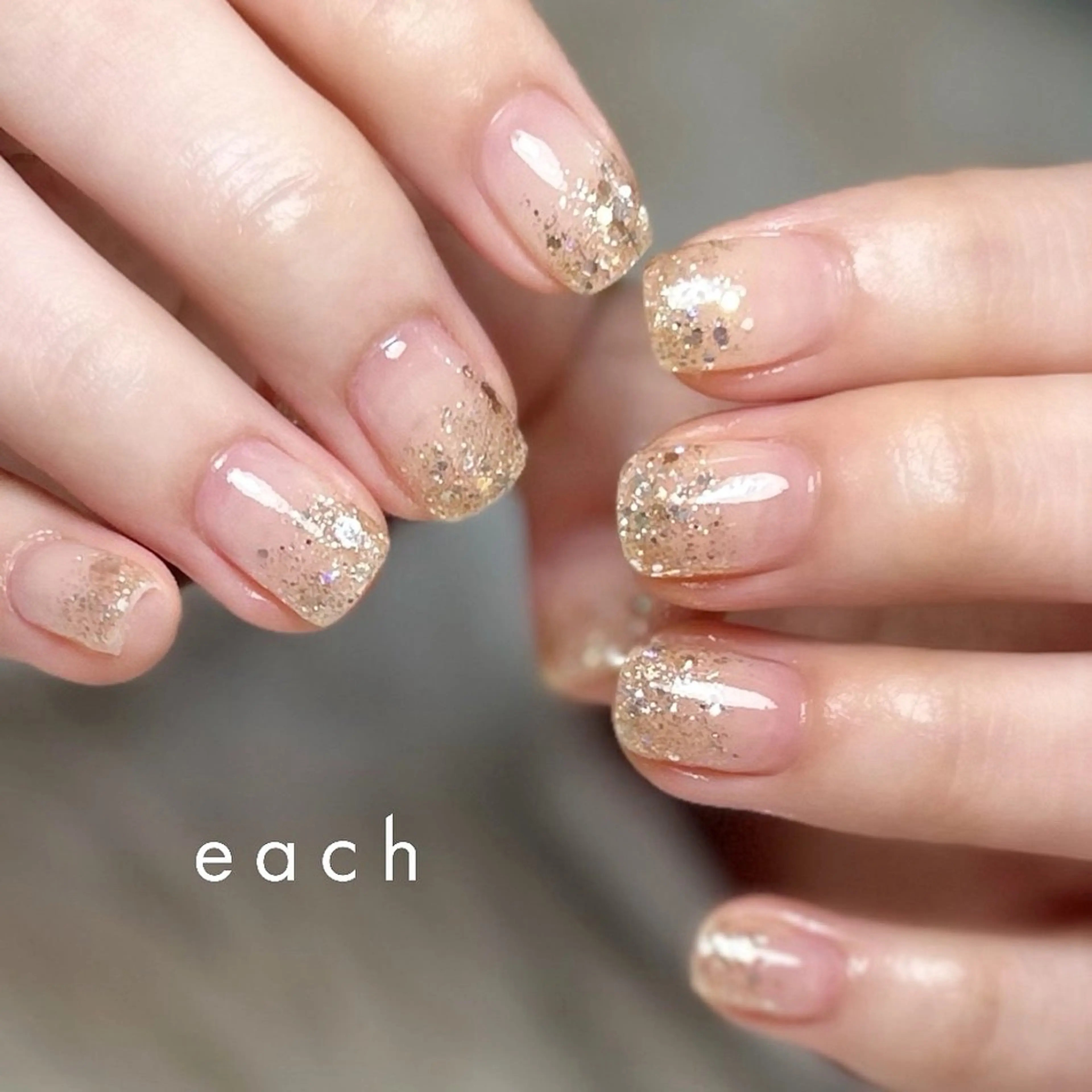ネイル グラデーション キラキラネイル ラメ(グリッター) ラメグラデーション 𝒆𝒂𝒄𝒉 kanako 🕊のネイルデザイン