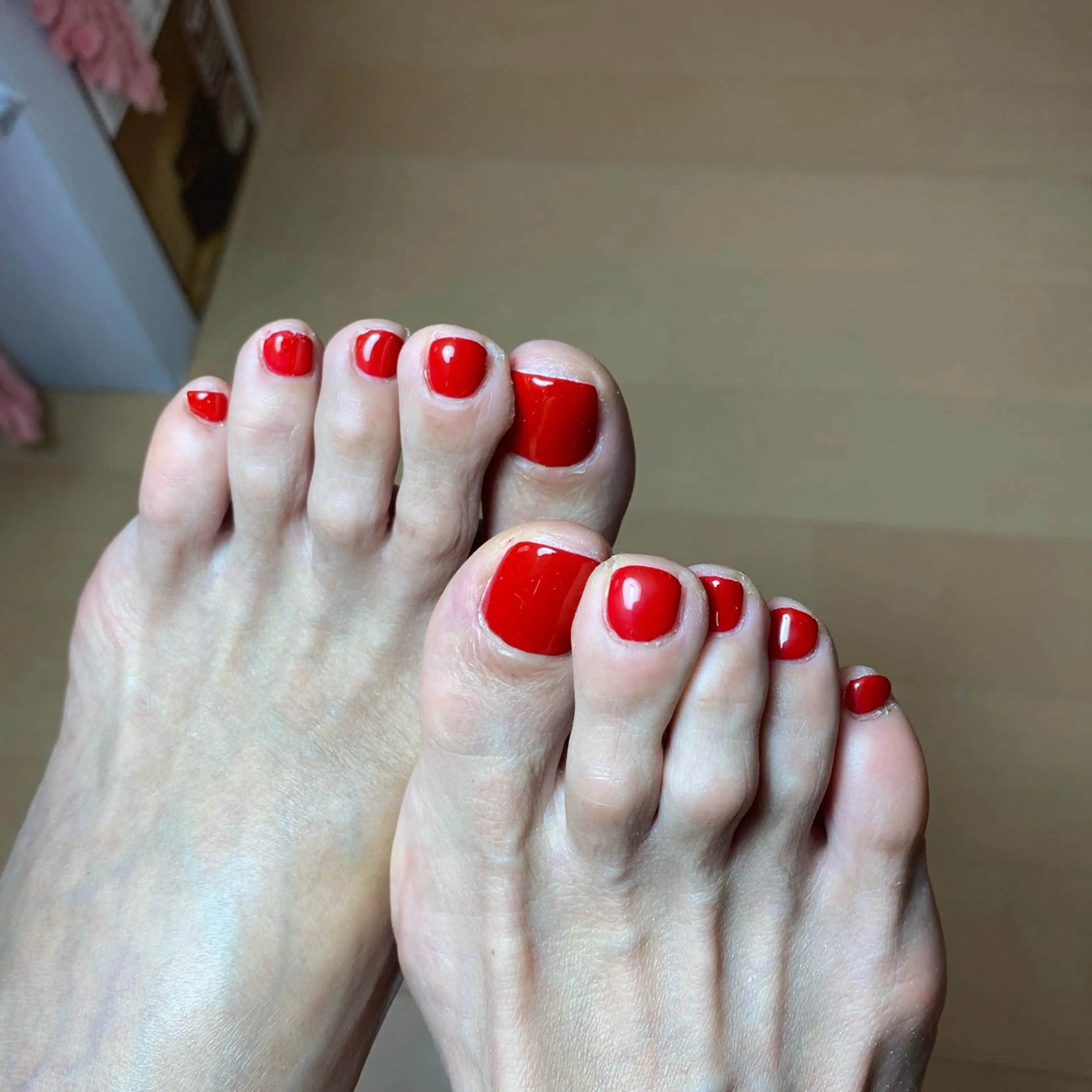 ネイル フットネイル ワンカラーネイル 赤色 フットネイル COCO+所属・COCO +のエステ・リラクイメージ