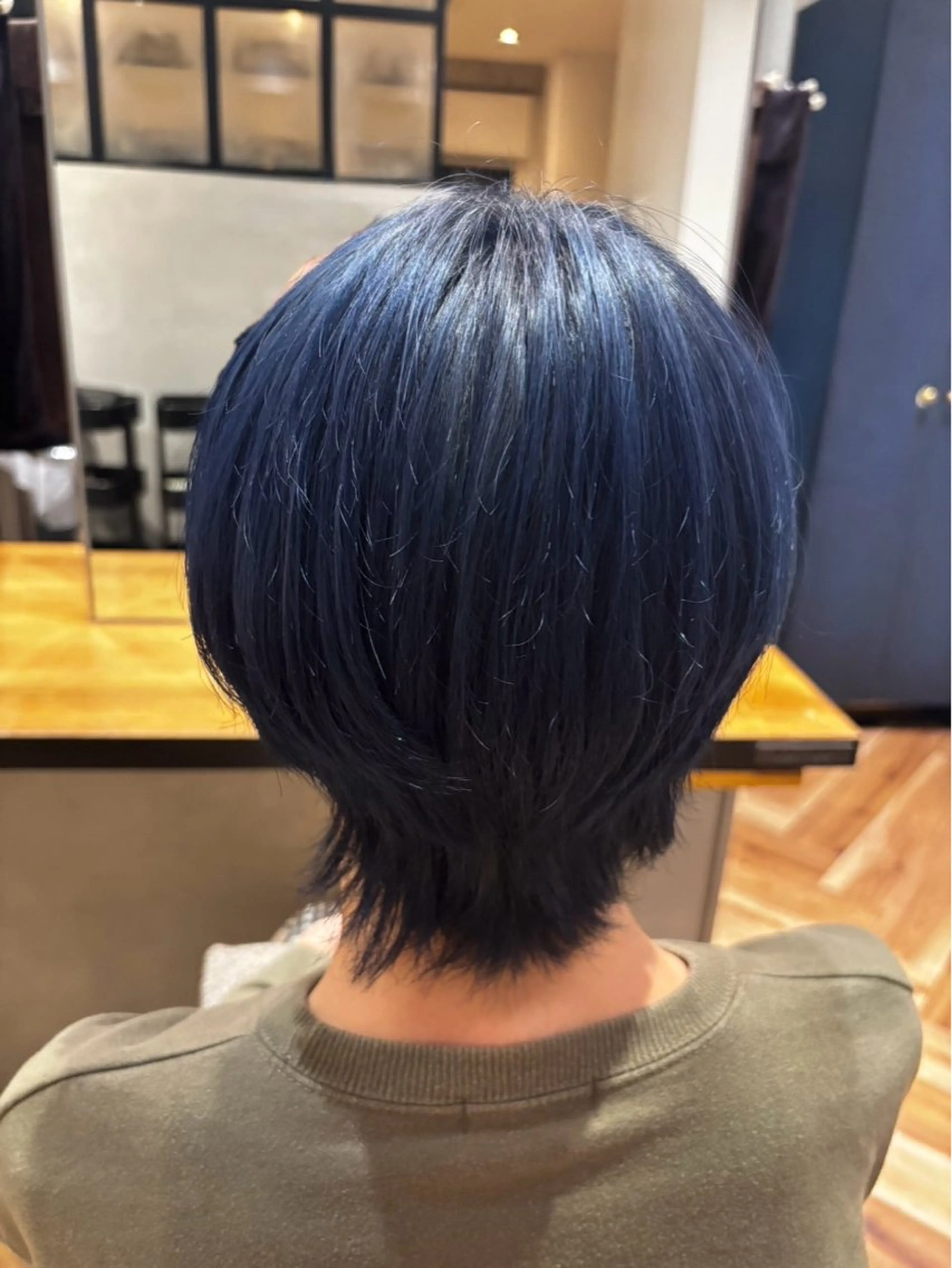 ショート カラー loutus 所属・井川和哉 ハイトーン／透明感のヘアスタイル
