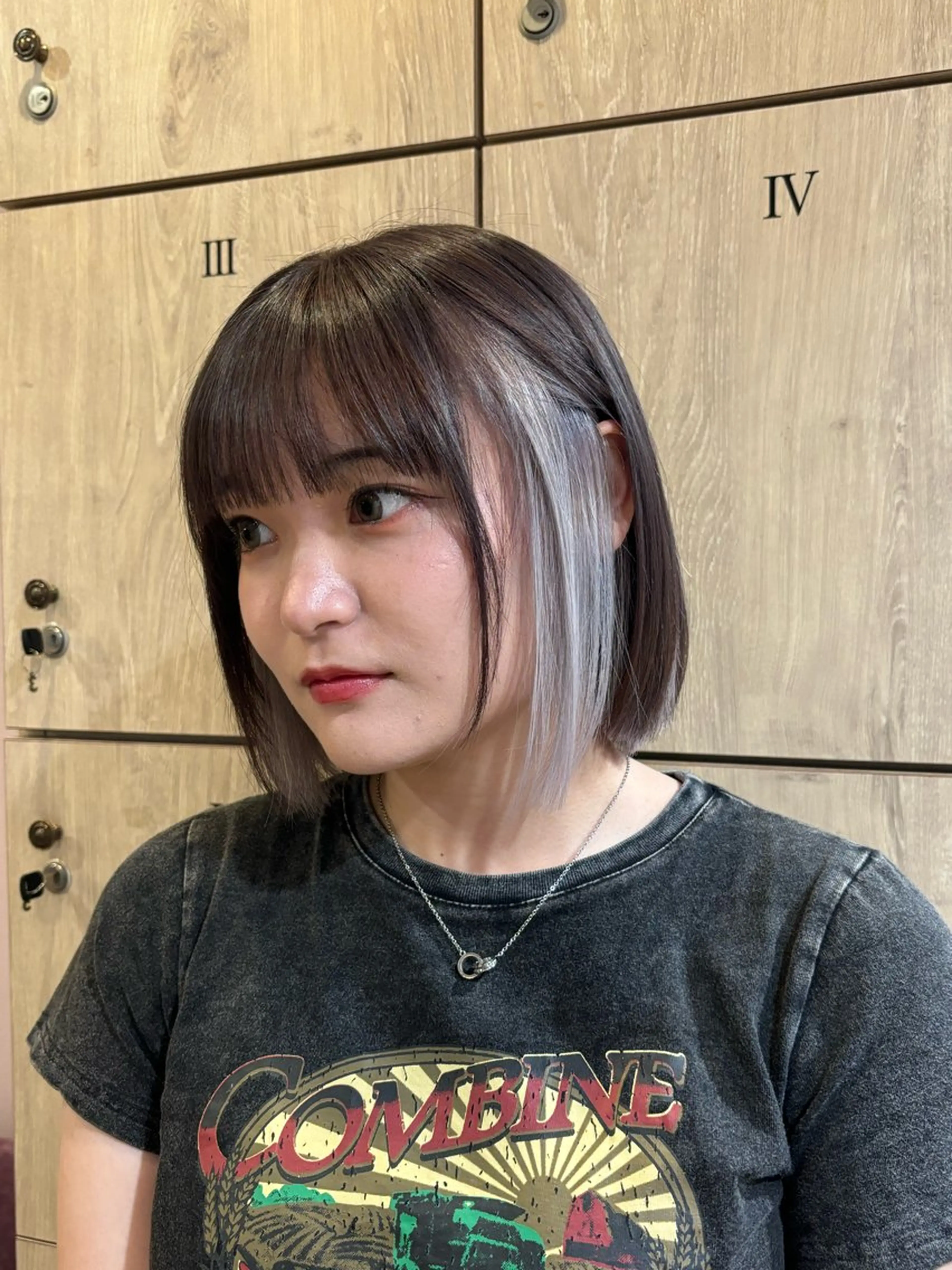 ミディアム カラー ブリーチ ケアブリーチ デザインカラー インナーカラー ハイトーン/透明感 カラー🤍こころのヘアスタイル