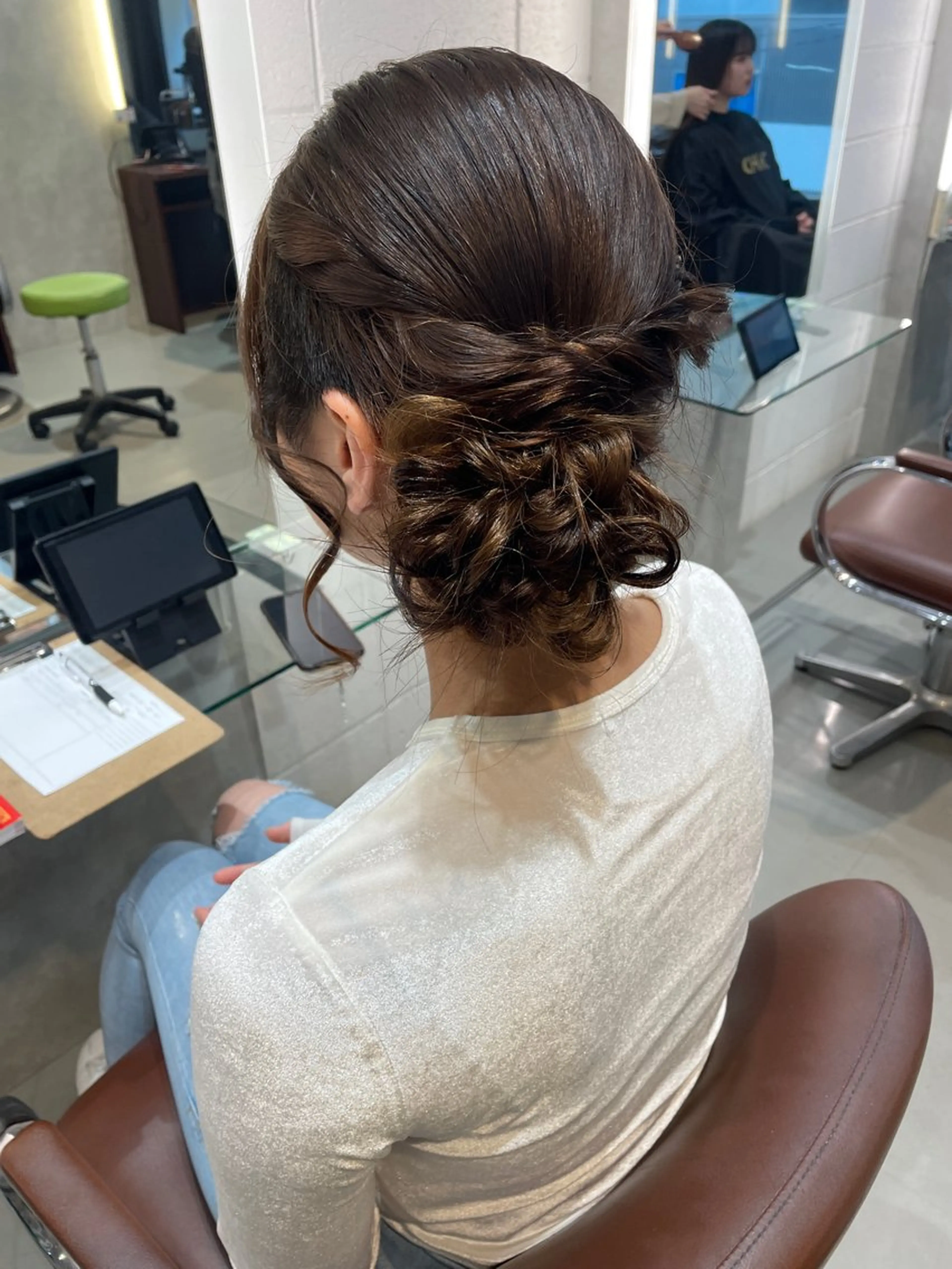 ロング ヘアアレンジ お団子ヘア 🤎chic/ KUREA🤎のヘアスタイル