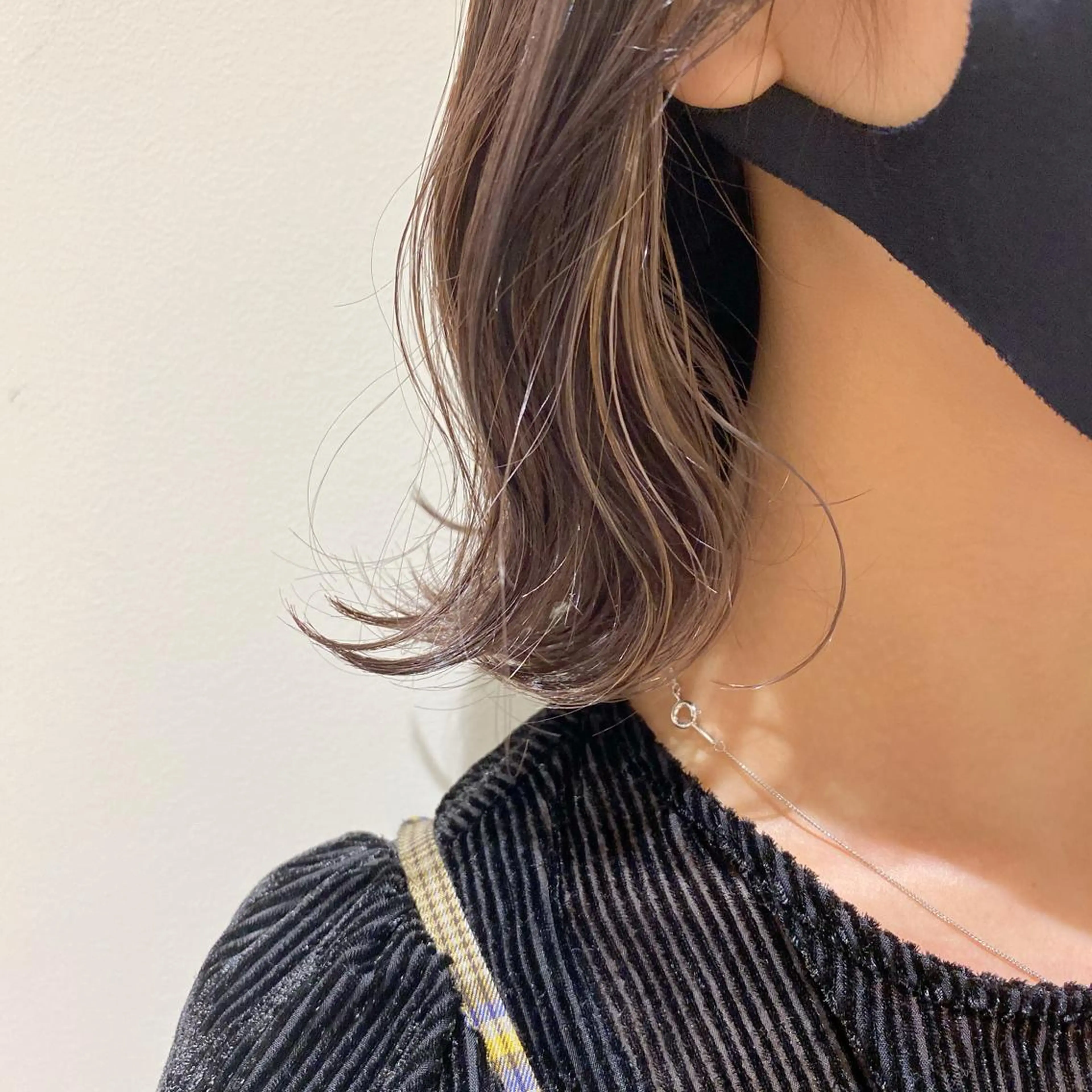 ミディアム カラー ヘアカラー トリートメント プレイングカラー🤍 細めハイライトのヘアスタイル