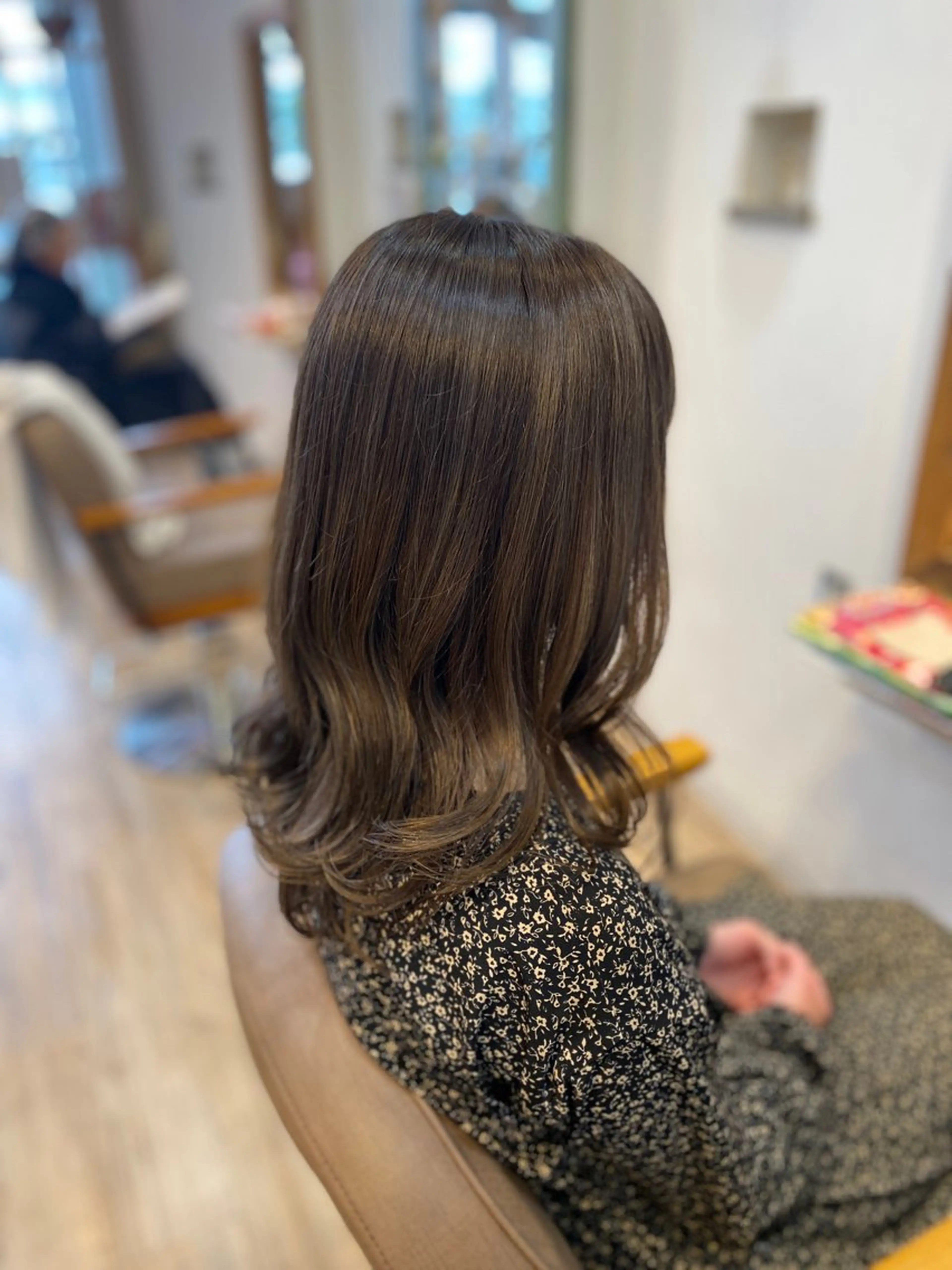 セミロング カラー 透明感カラー グレージュ ハイライトカラー ハイライト 安住 千明のヘアスタイル