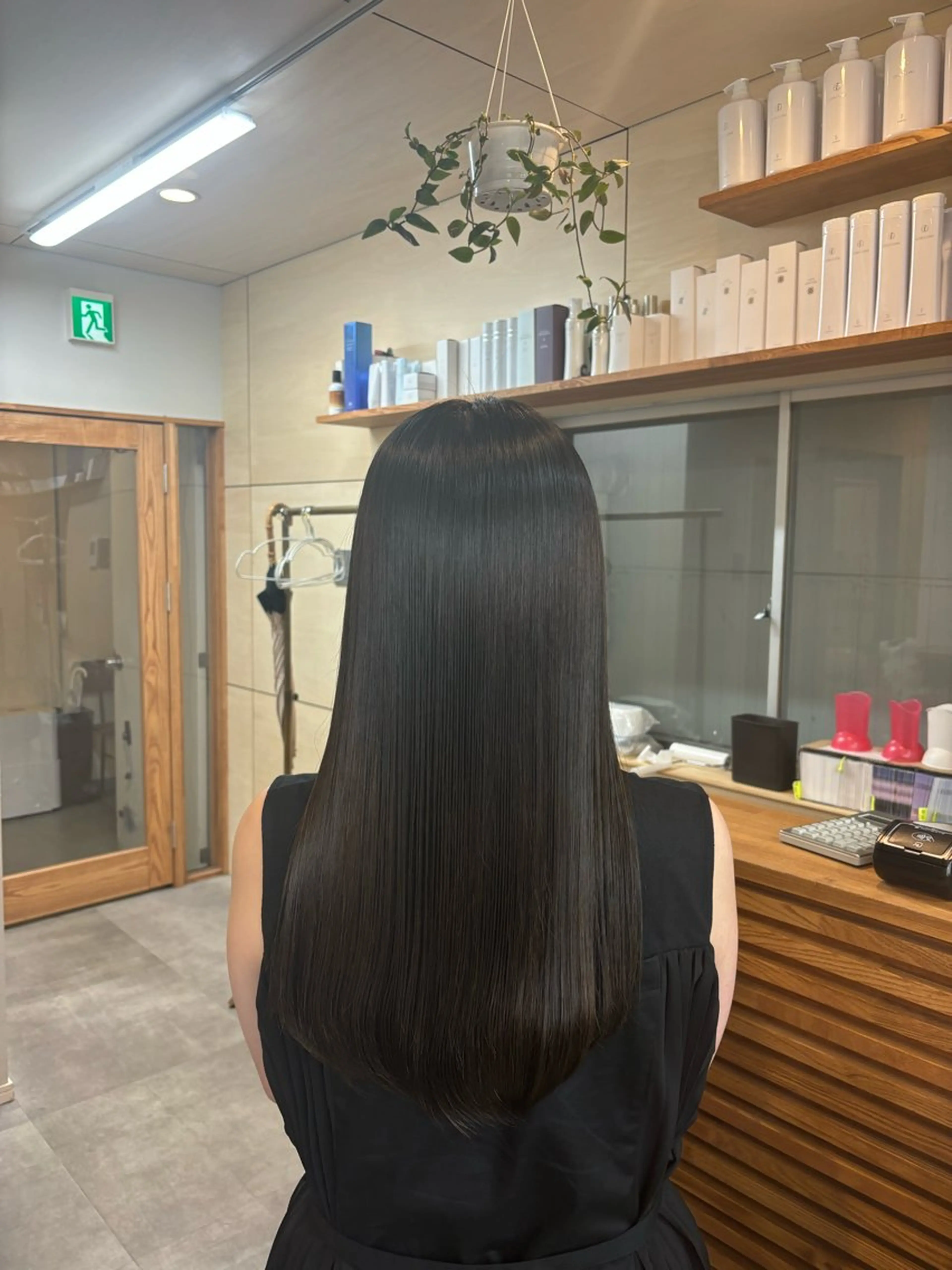 ロング 縮毛矯正 桂 奈穂のヘアスタイル