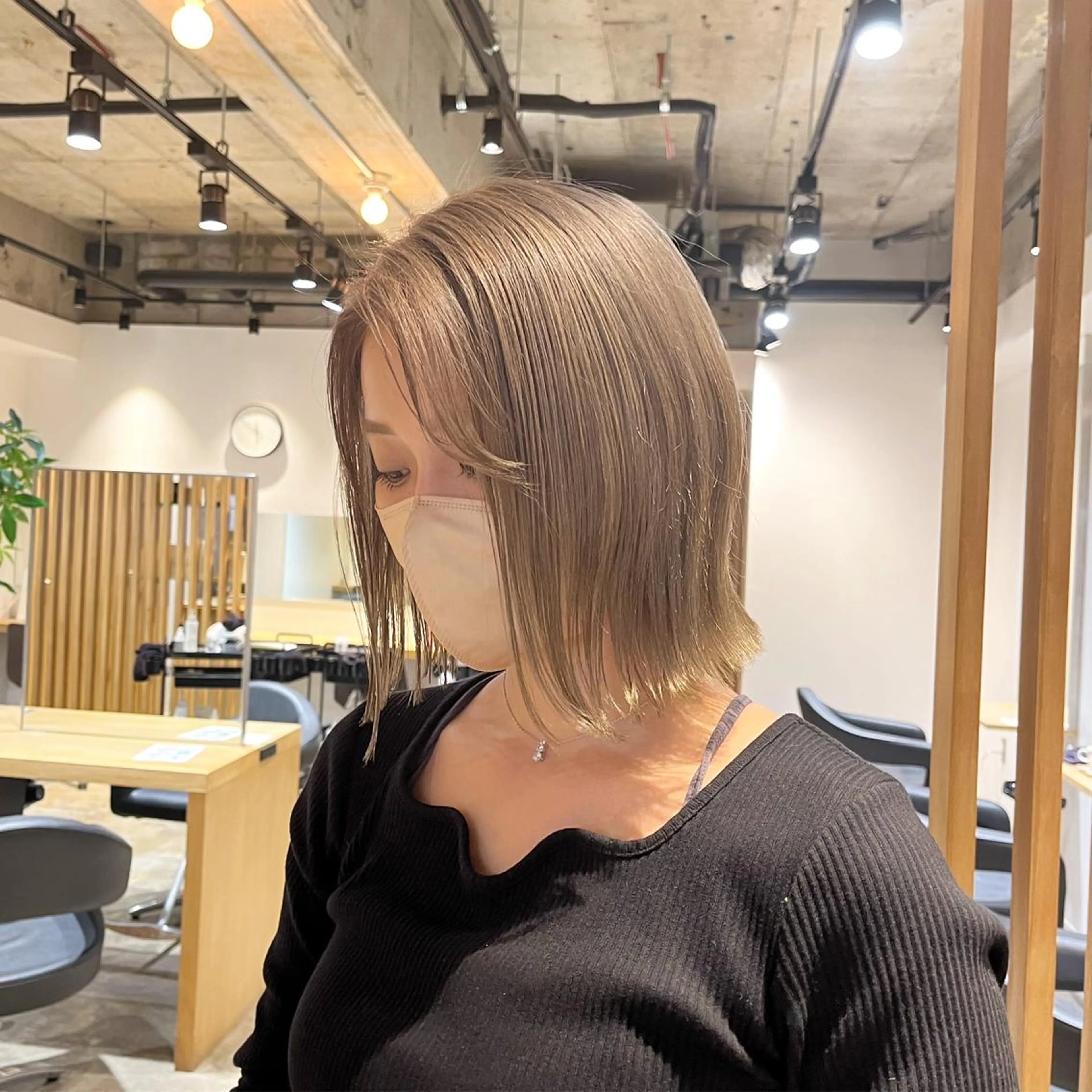 ミディアム カラー ハイトーン/レイヤー 💜Akaneのヘアスタイル