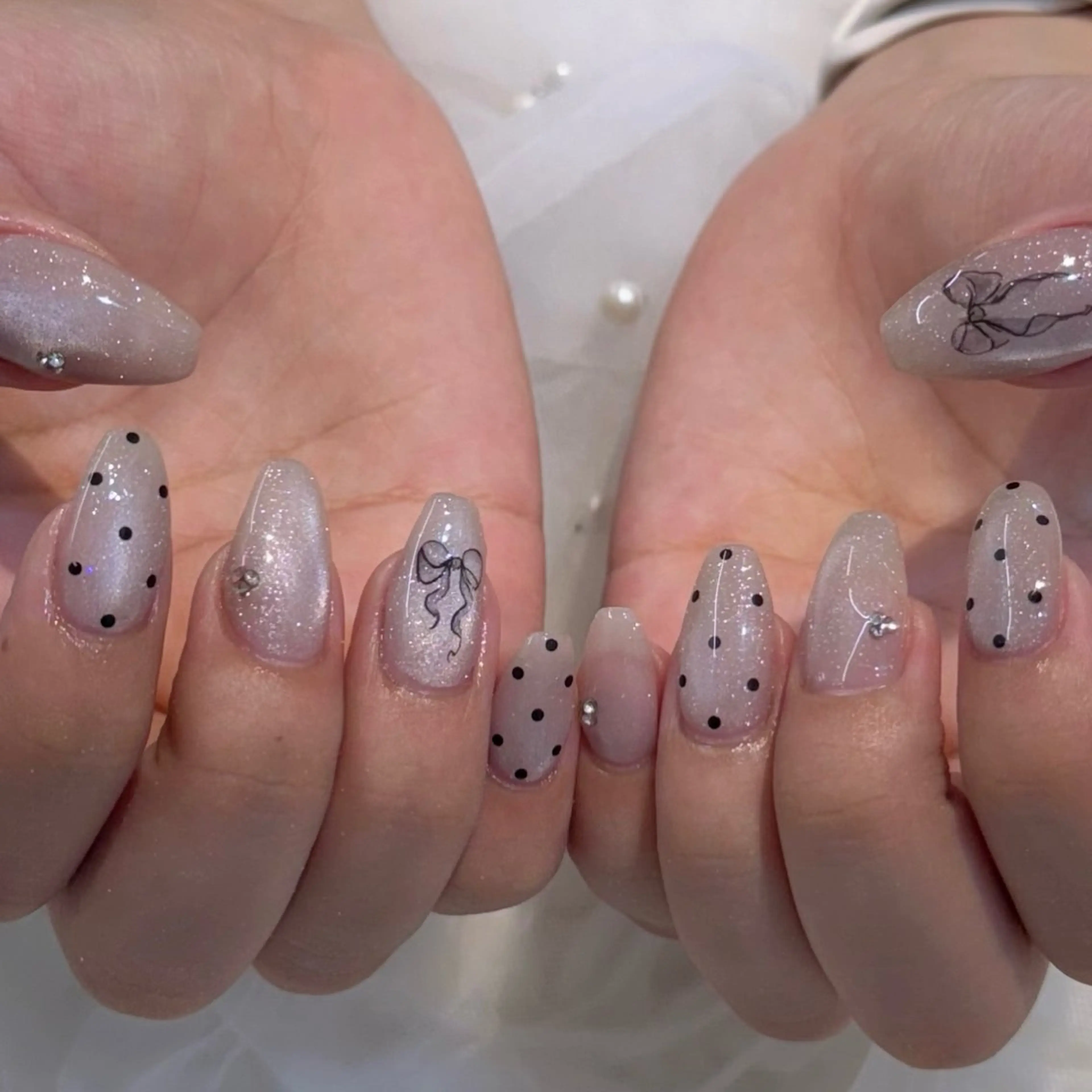 ネイル ドット リボン ハンドネイル ハンドケア Chizuru 💫のネイルデザイン