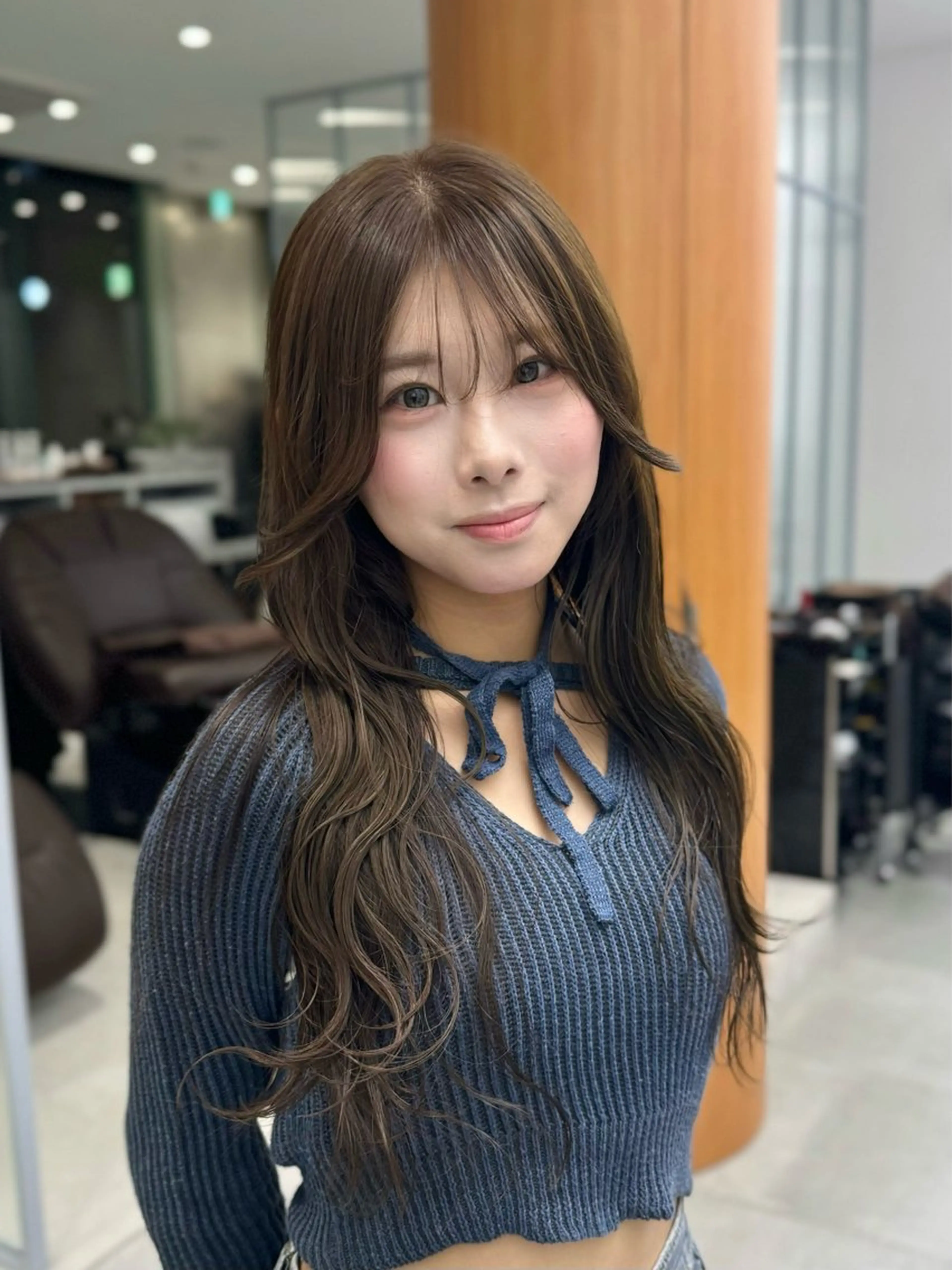ロング カラー ベージュカラー 透明感カラー オリーブベージュ ヘアカラー ブリーチなし 寒色カラーのヘアスタイル