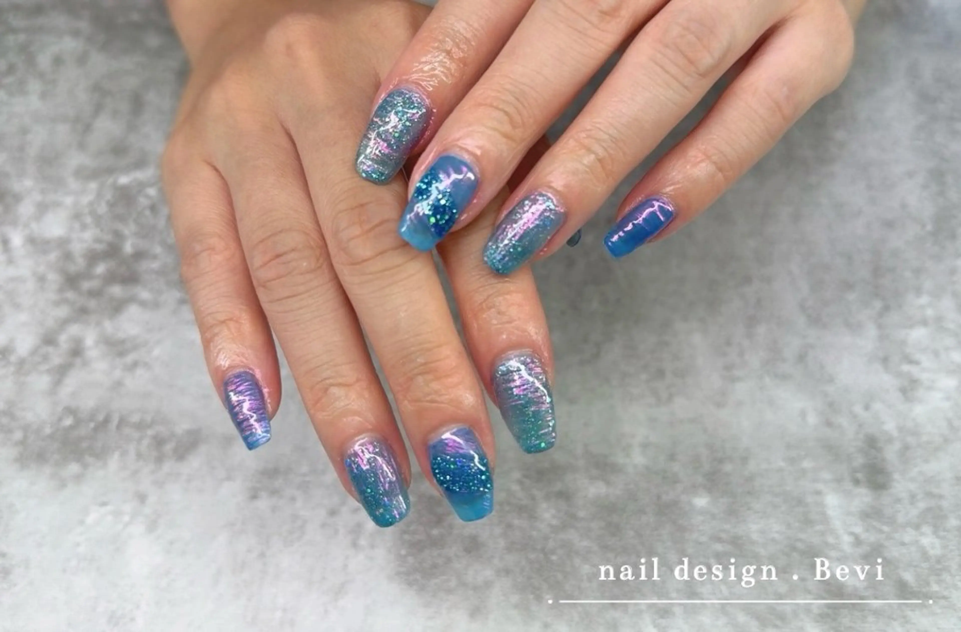 ネイル オーロラネイル クリアネイル フラッシュネイル フラッシュマグ マグネットネイル ハンドネイル Bevi salonのその他イメージ