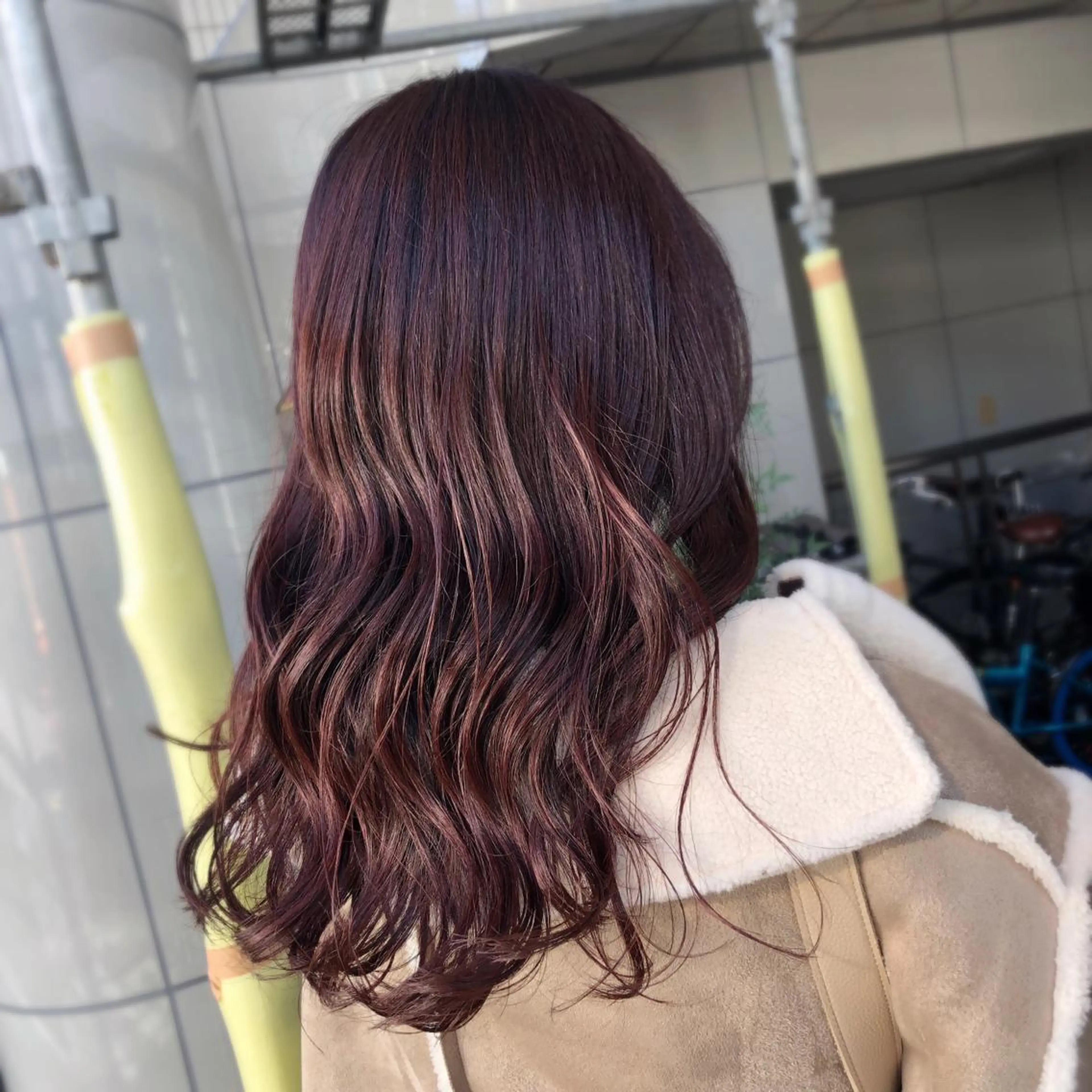 セミロング カラー カット ヘアカラー トリートメント 山崎 絵莉香のヘアスタイル