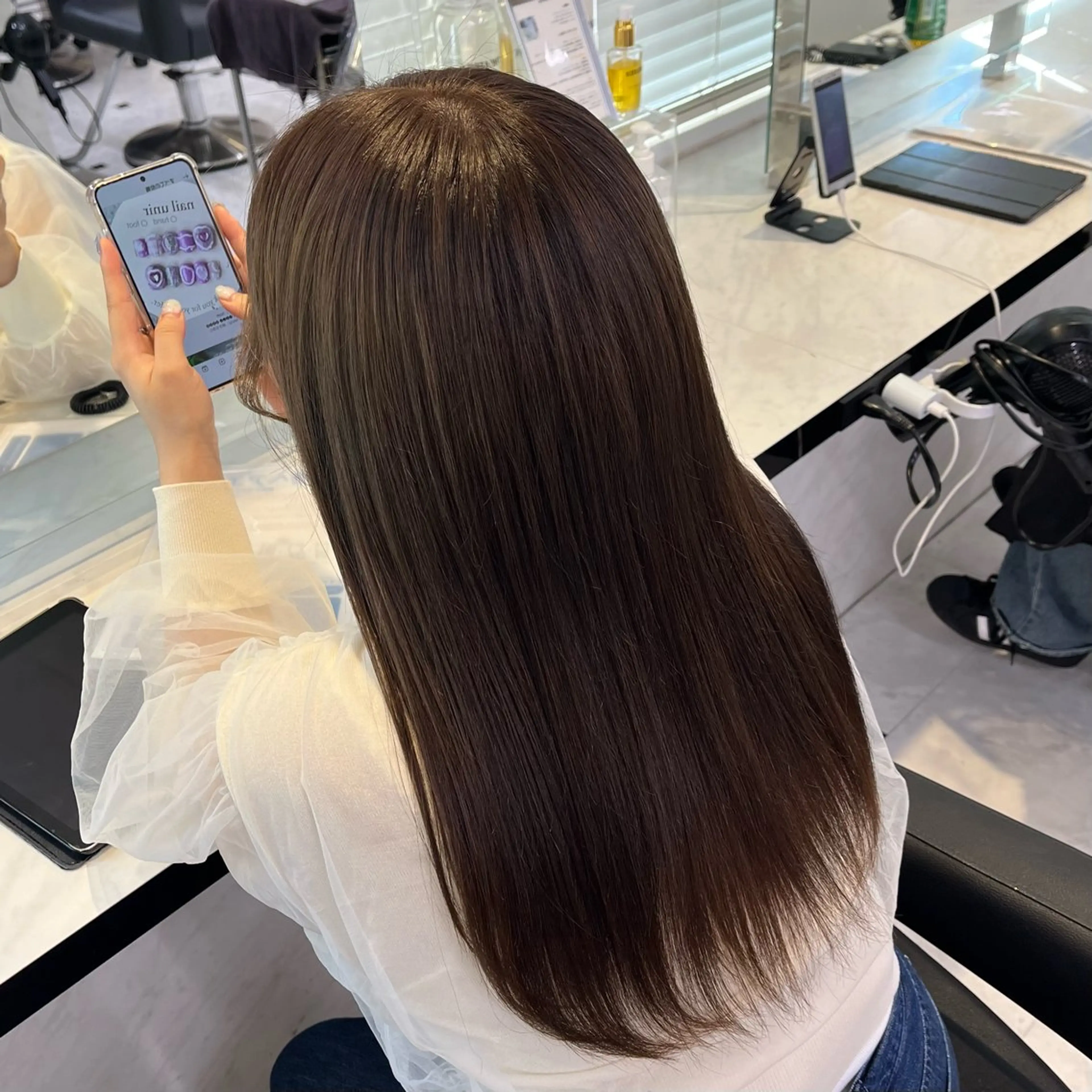 セミロング カラー ヘアアレンジ 🍒透明感カラー🌨 🥕ハイトーンカラーのヘアスタイル