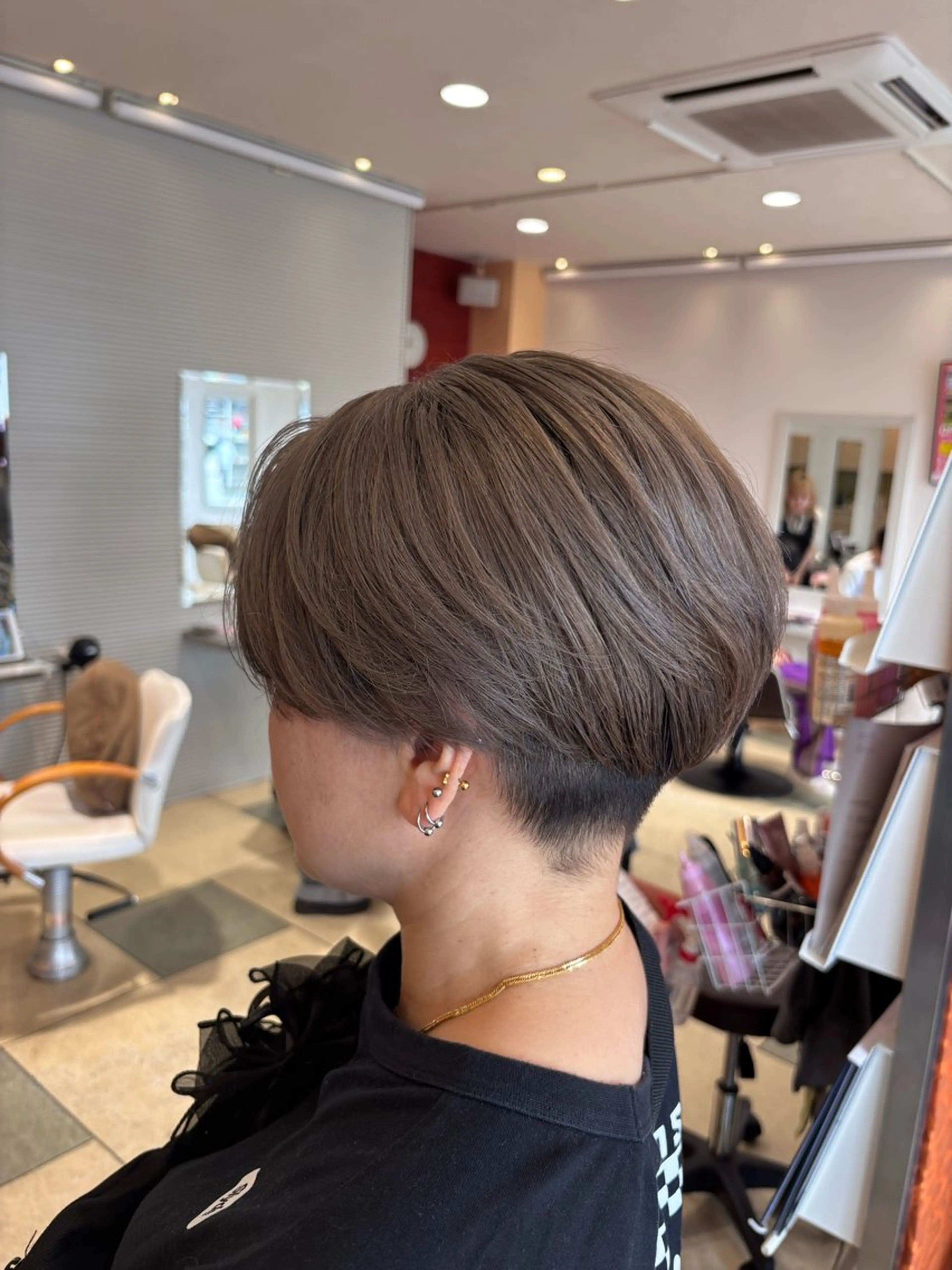 ショート カラー カット ヘアカラー トリートメント ベージュカラー⌇﻿ くびれヘア.𐙚心音のヘアスタイル