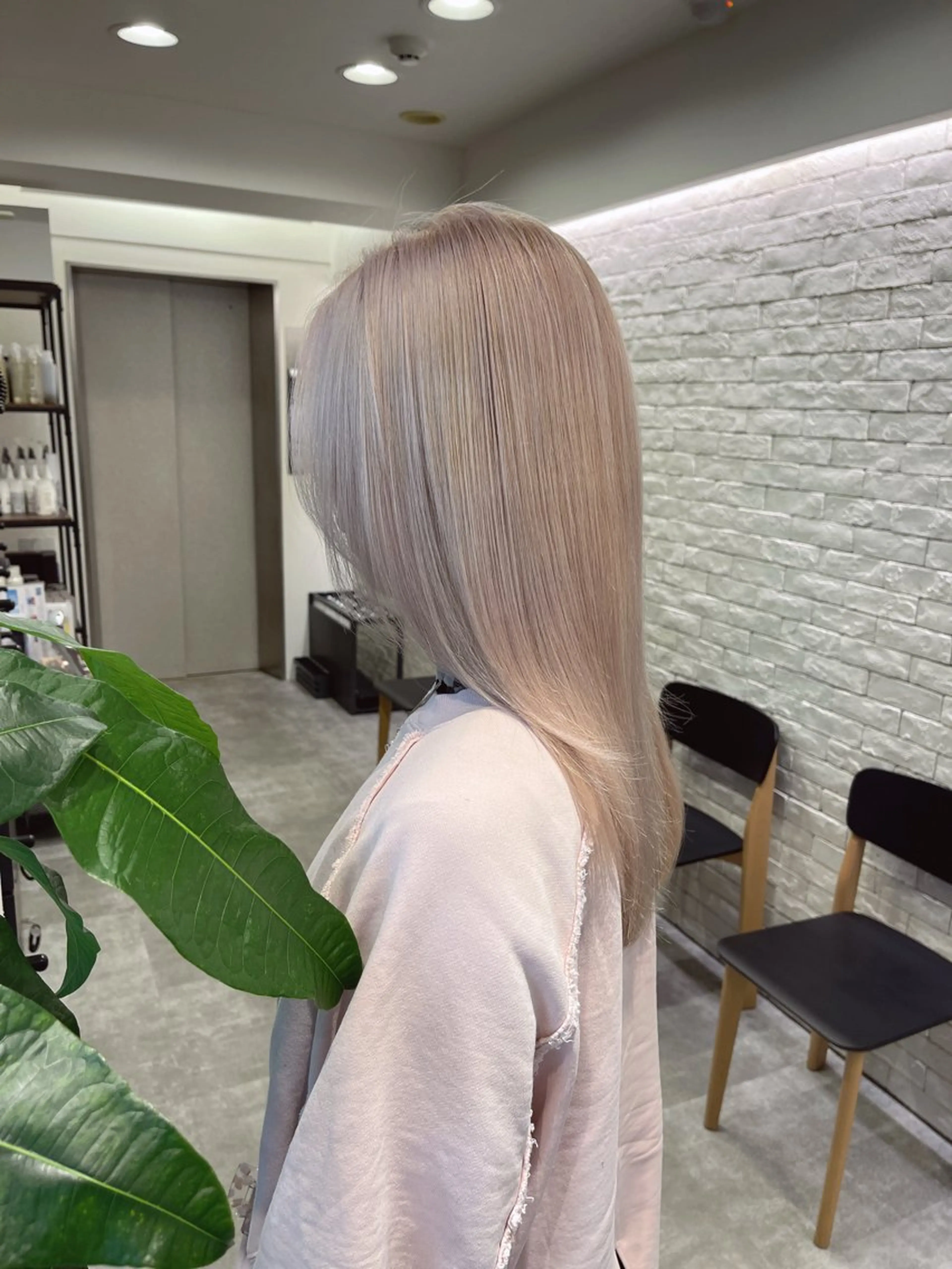 ロング カラー TENSHO 原宿　ハイトーンのヘアスタイル