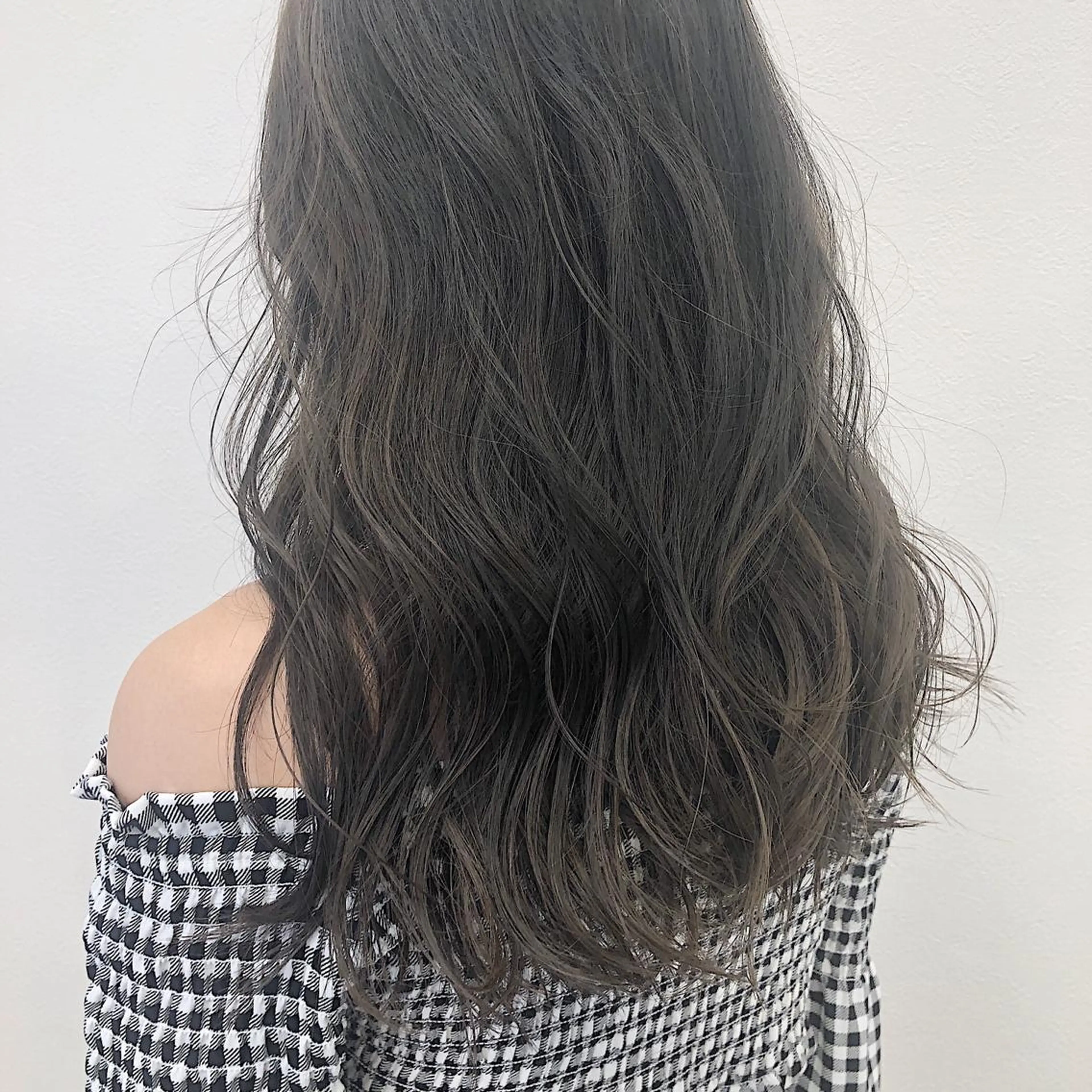 ロング カット ヘアカラー トリートメント a .のヘアスタイル
