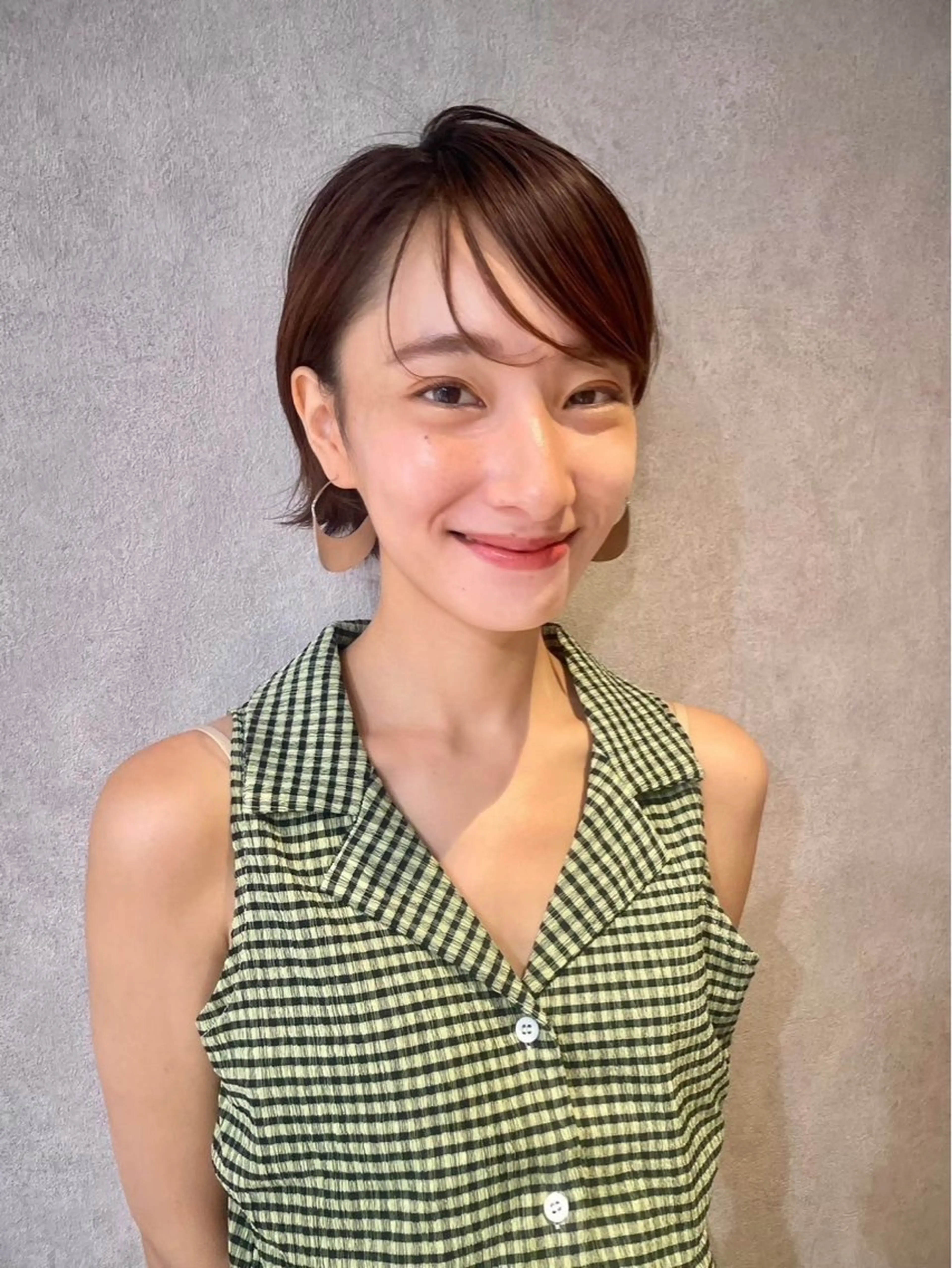 ショート カラー ヘアカラー Lisa／艶カラー ／レイヤーカット特化のヘアスタイル