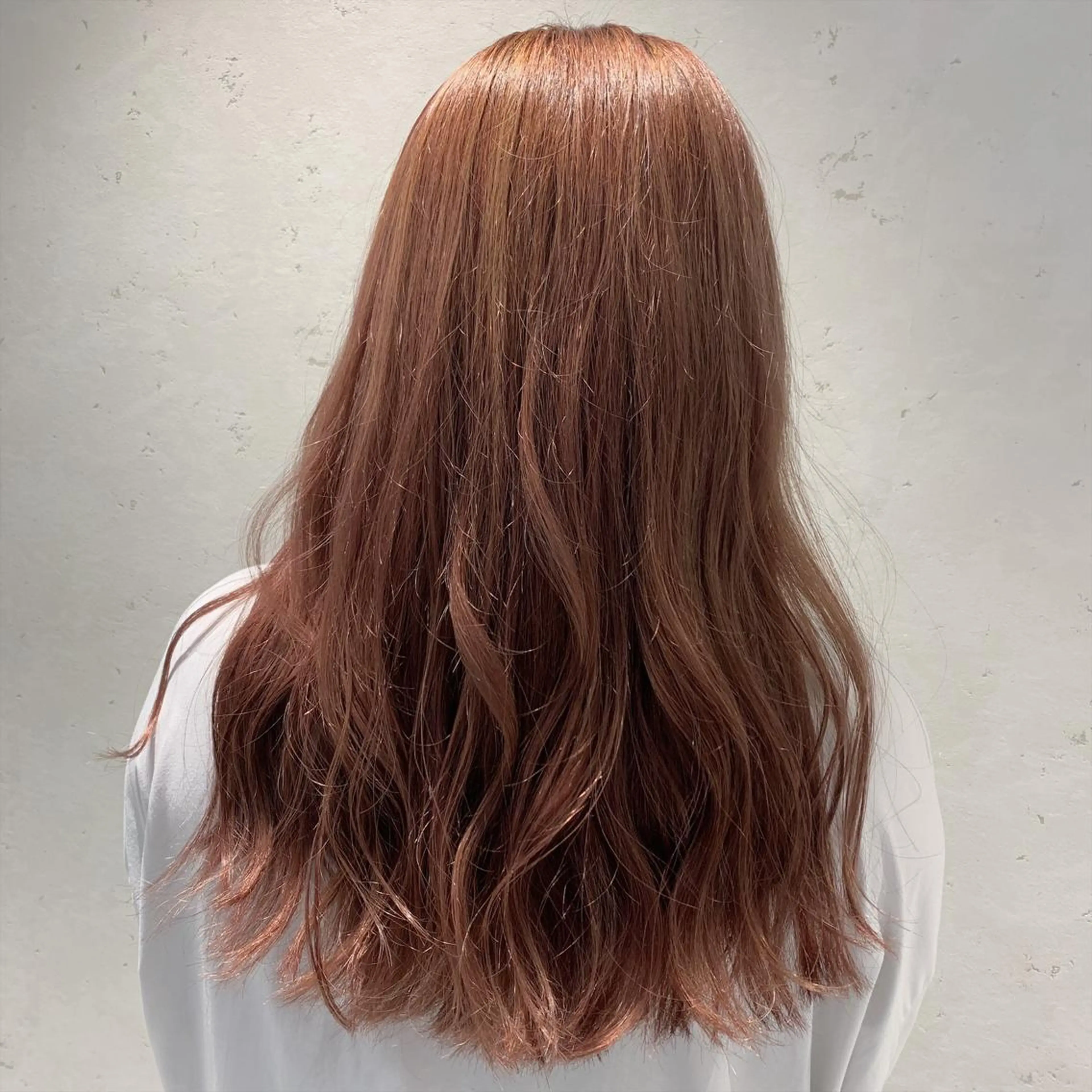 ロング カラー ベージュカラー ブリーチ 外山 実咲のヘアスタイル