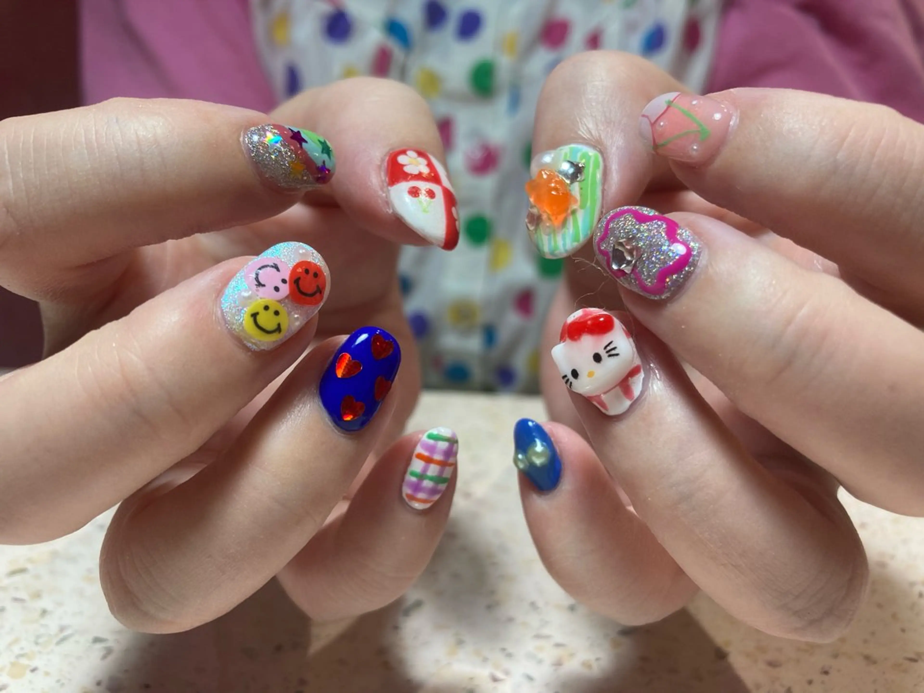 ネイル キラキラ オメメのネイルデザイン