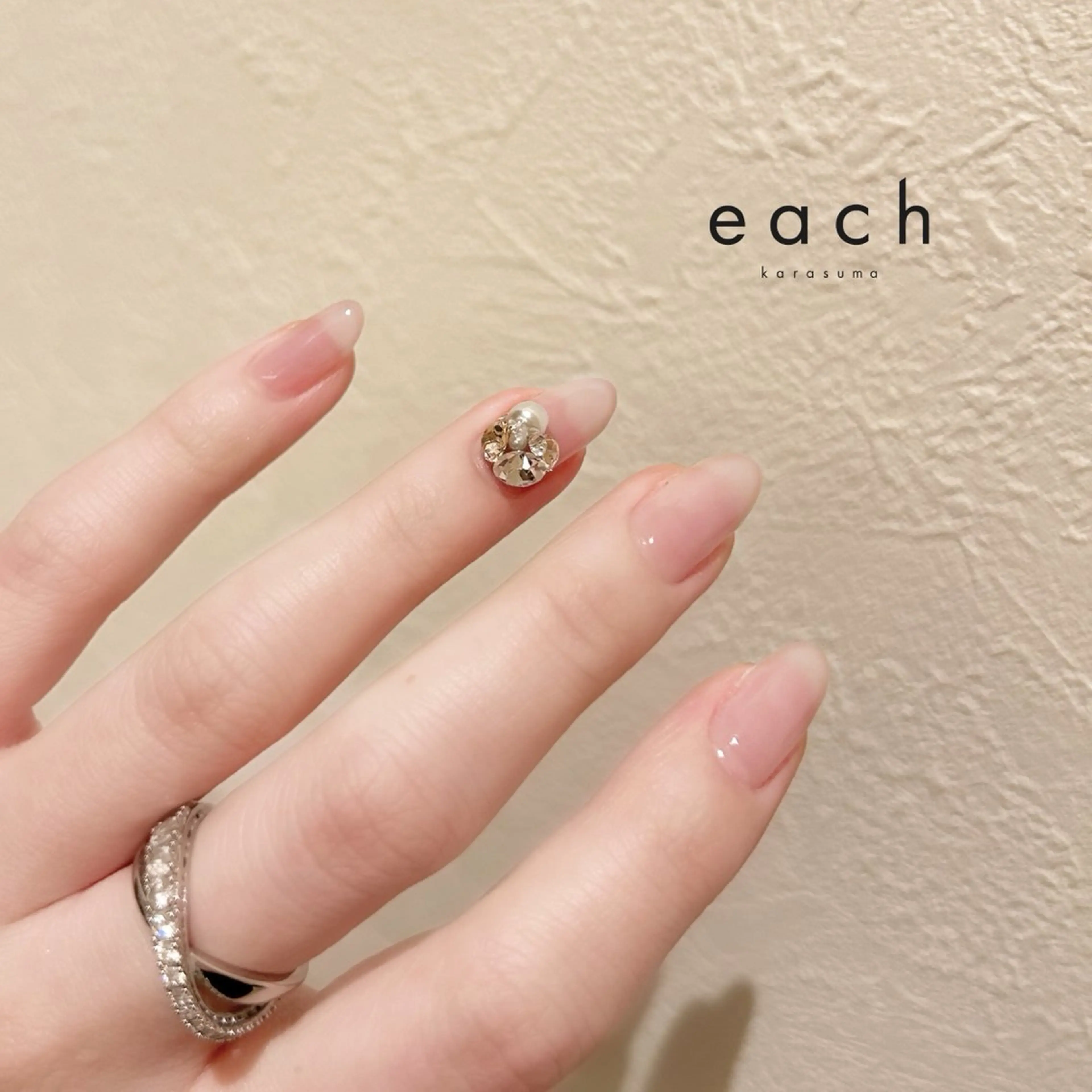 ネイル 𝒆𝒂𝒄𝒉 kanako 🕊のネイルデザイン