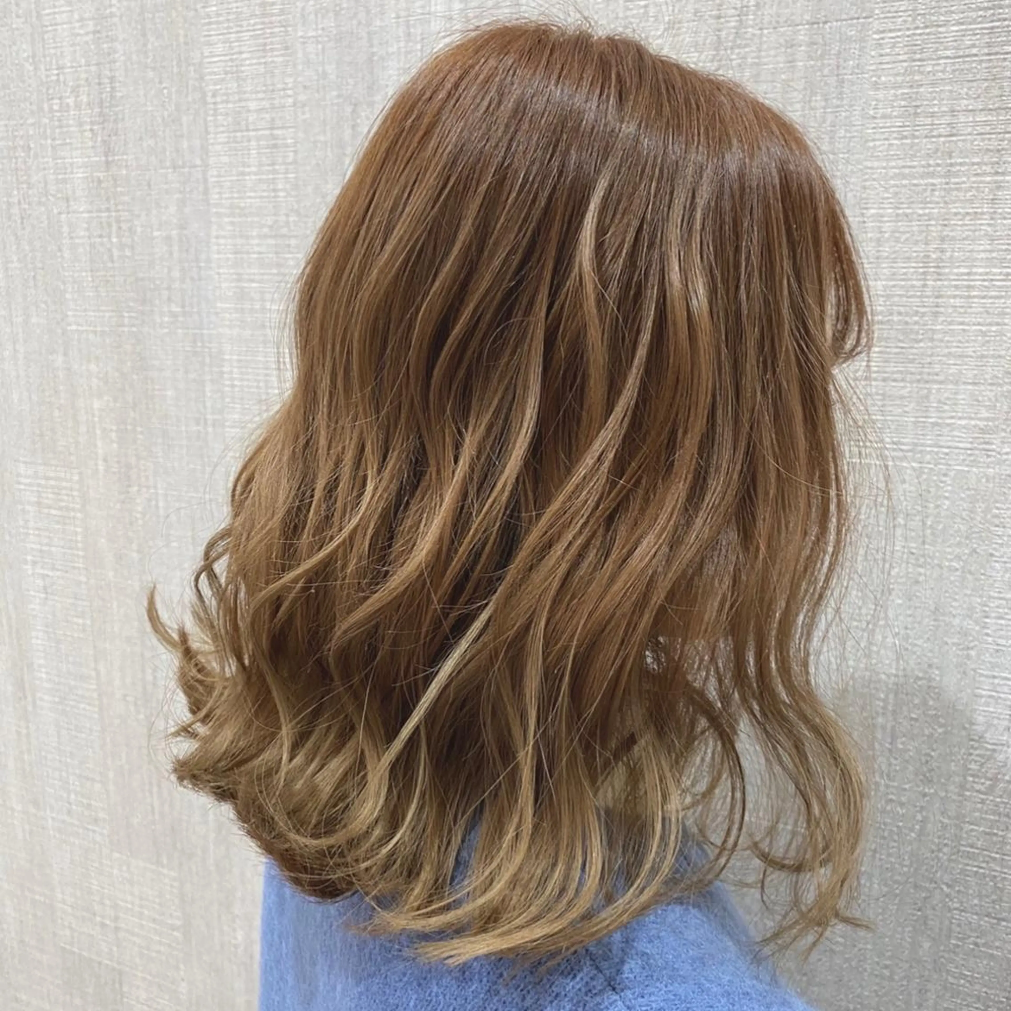 ミディアム カラー ヘアカラー 🫧透け感⋆艶髪💎 山口アヤカのヘアスタイル