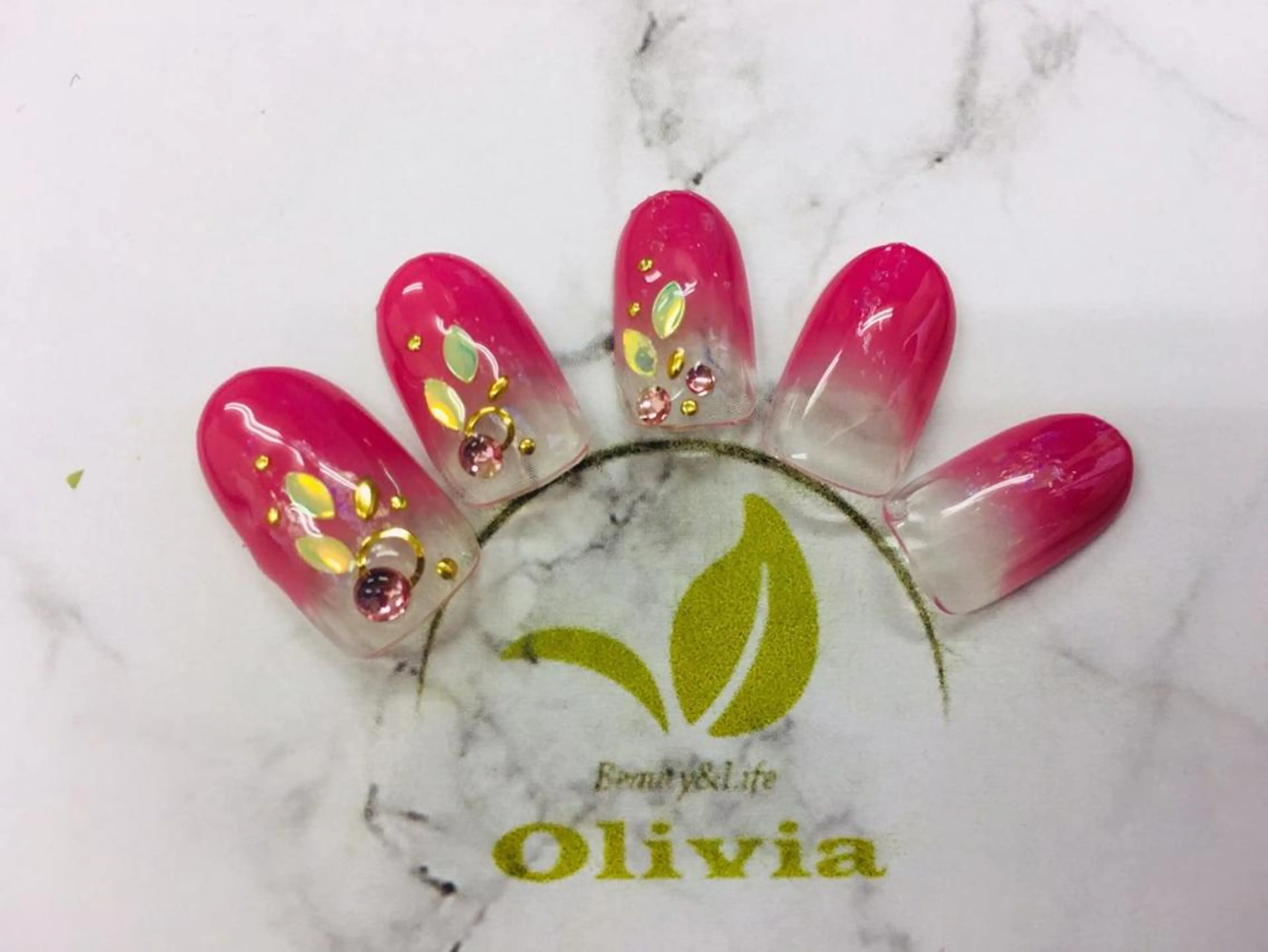 ネイル Olivia アイラッシュのマツエク・マツパデザイン