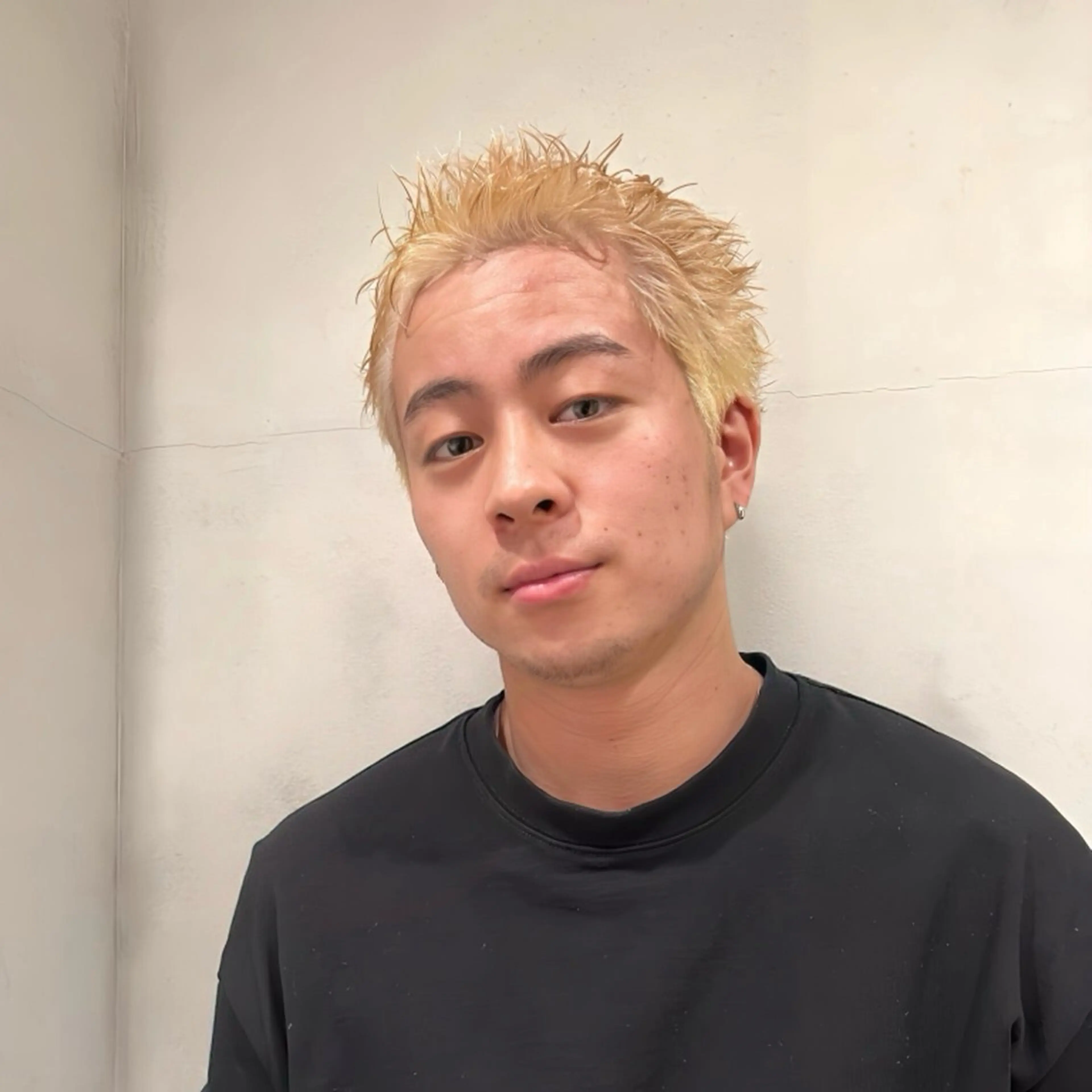 ショート カラー メンズ メンズブリーチ メンズハイトーン ブリーチ ブロンド ハイトーンカラー カット ヘアカラー CANAAN hair salon 表参道店所属・メンズロング／パーマ 村松蒼真のヘアスタイル