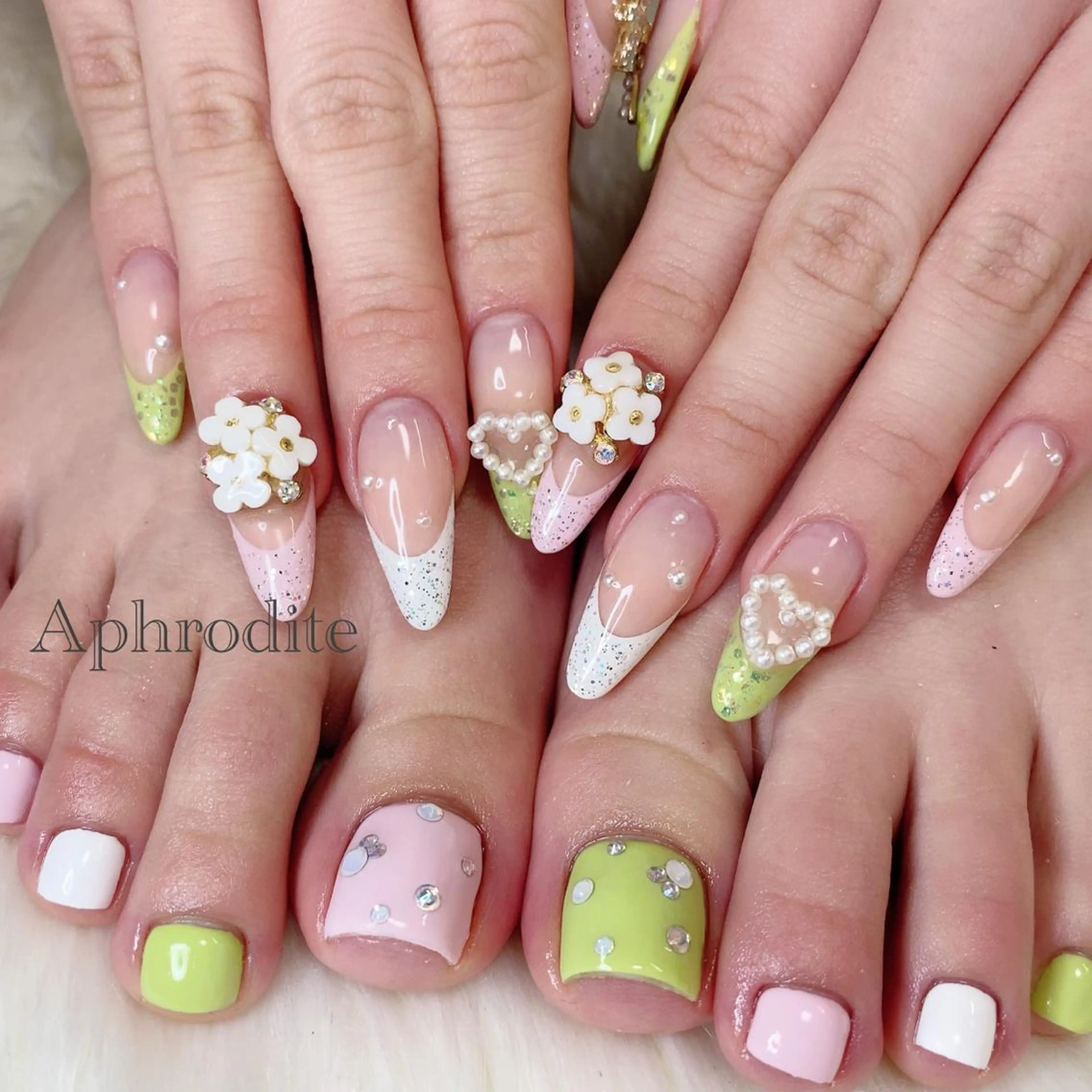 ネイル Aphrodite パラジェル認定サロンのネイルデザイン
